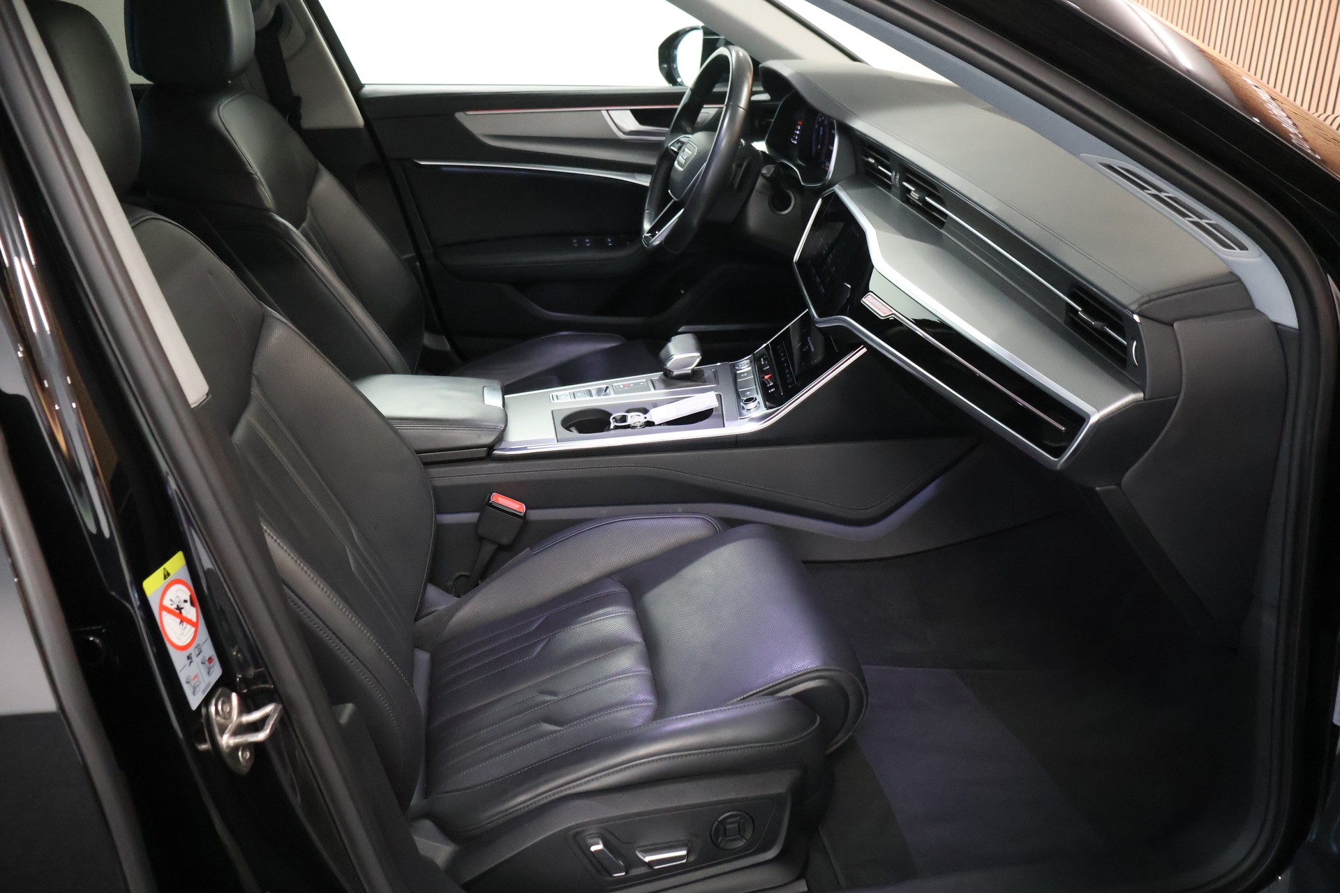 AUDI A6 allroad 55 TFSI quattro S-tronic-image-14