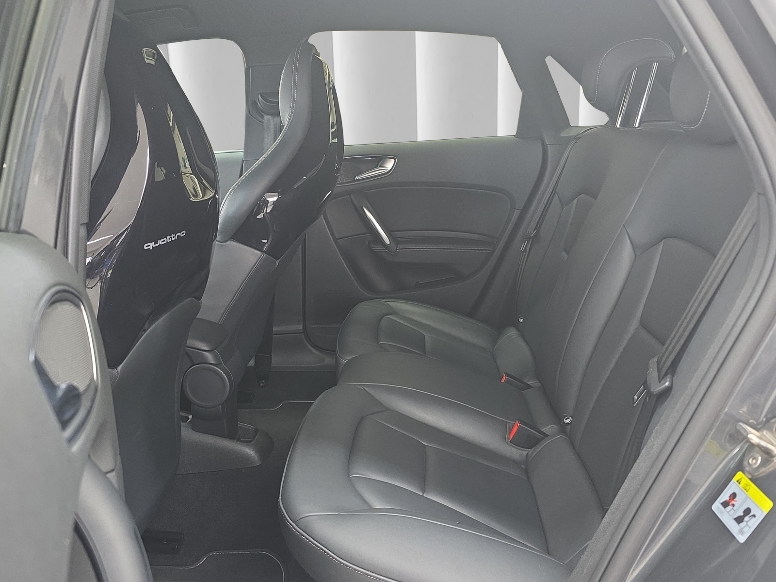 AUDI S1 Sportback 2.0 TFSI quattro-image-12