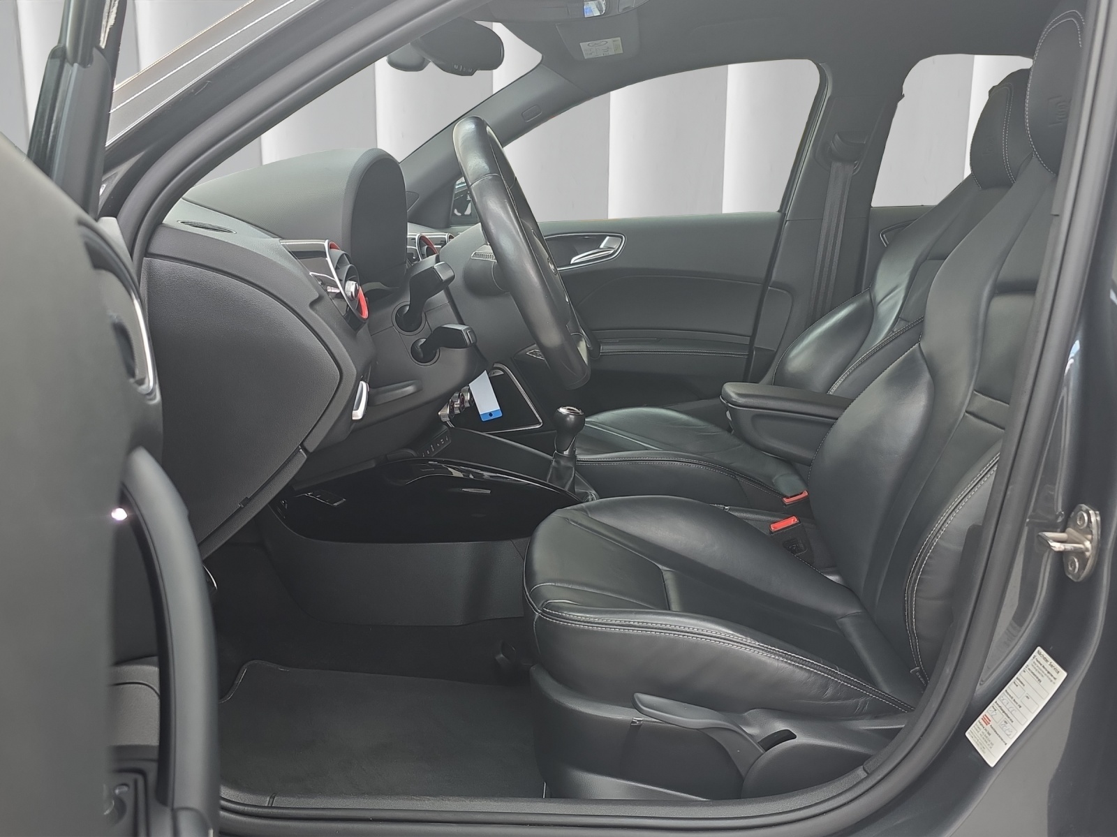 AUDI S1 Sportback 2.0 TFSI quattro-image-10