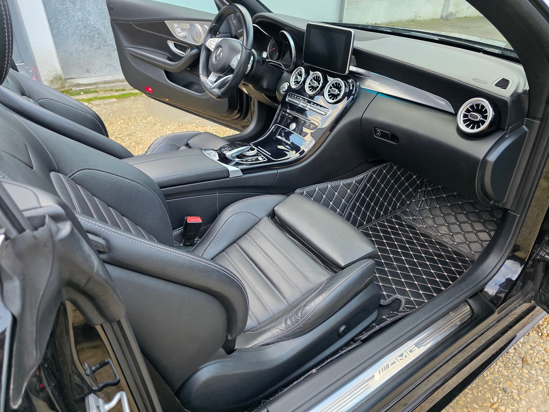 MERCEDES-BENZ C 43 Cabriolet AMG 4Matic 9G-Tronic-image-13