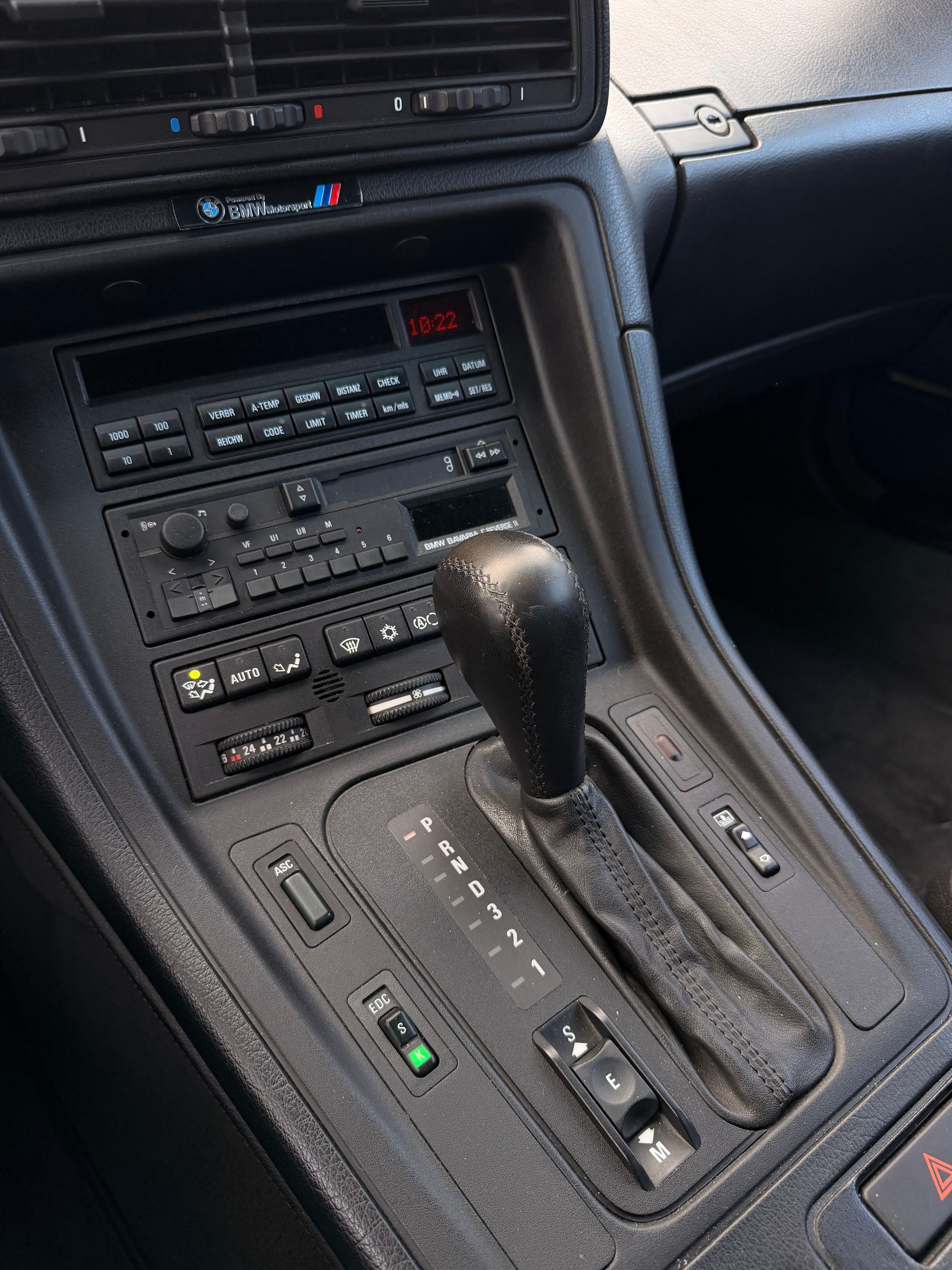 BMW 850i A-image-12