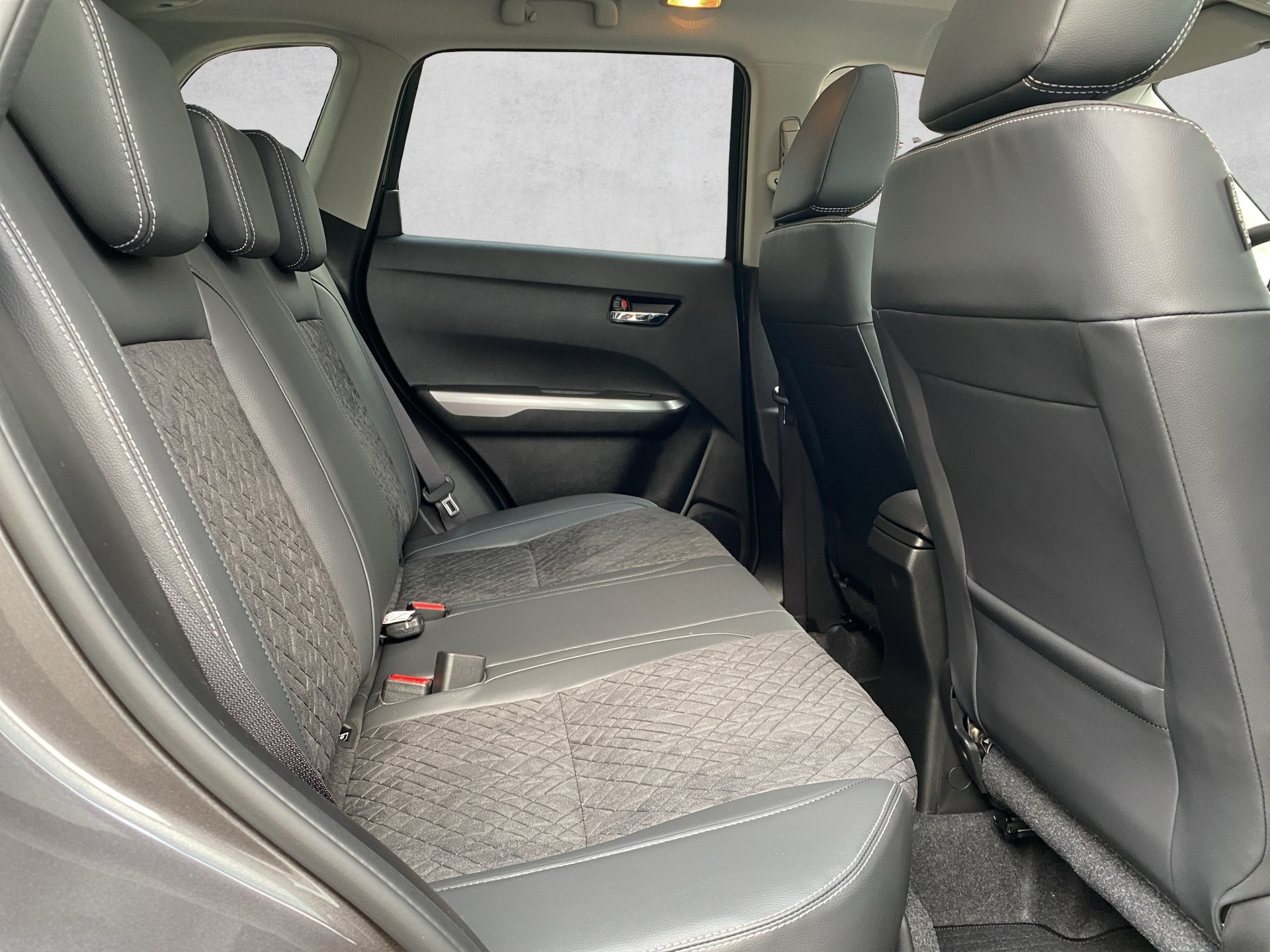 SUZUKI Vitara 1.4 Boosterjet Compact Top 4x4 Hybrid Automatic-image-7