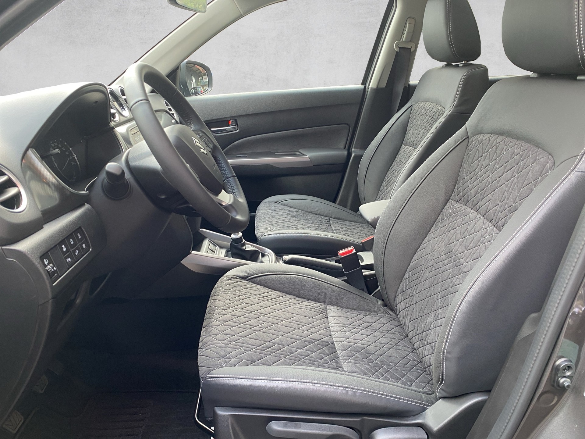 SUZUKI Vitara 1.4 Boosterjet Compact Top 4x4 Hybrid Automatic-image-6