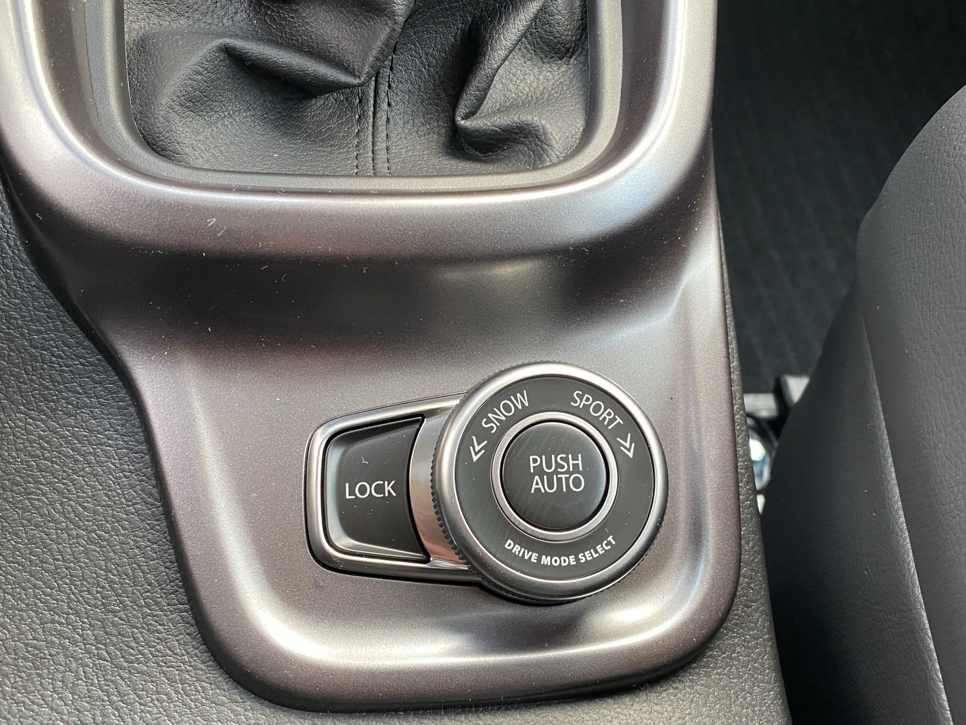 SUZUKI Vitara 1.4 Boosterjet Compact Top 4x4 Hybrid Automatic-image-14