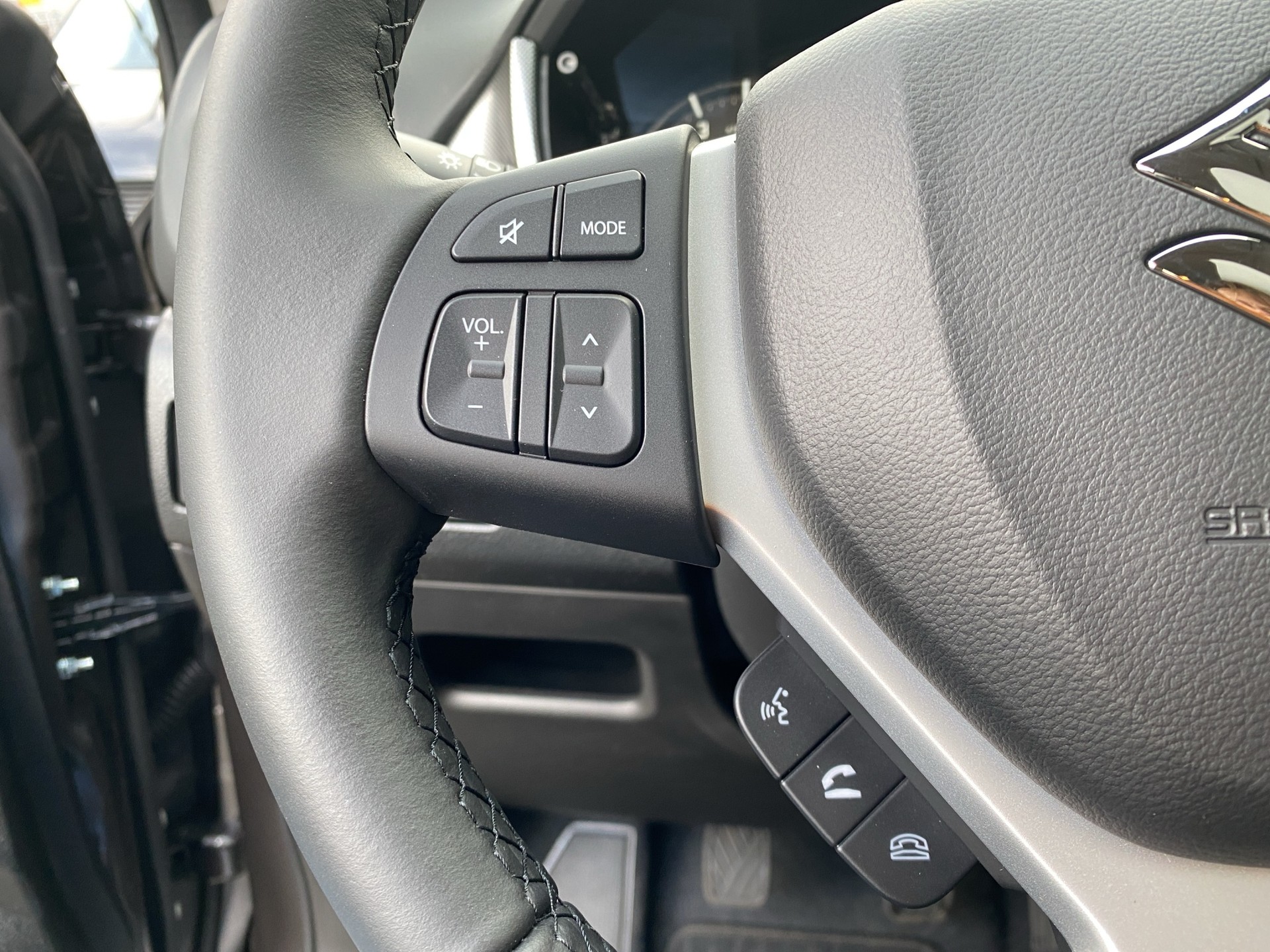 SUZUKI Vitara 1.4 Boosterjet Compact Top 4x4 Hybrid Automatic-image-8