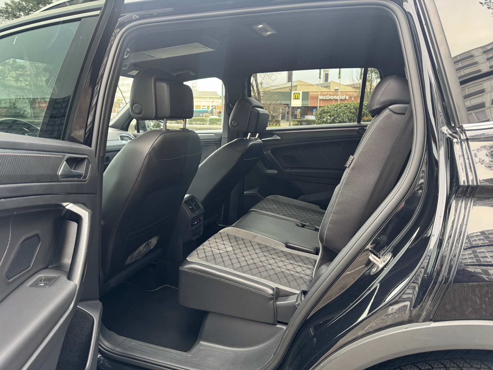 VW Tiguan Allspace 2.0 TDI SCR R-Line 4Motion DSG-image-10
