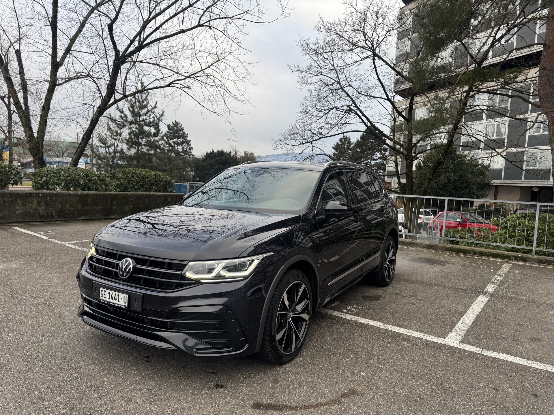 VW Tiguan Allspace 2.0 TDI SCR R-Line 4Motion DSG-image-3