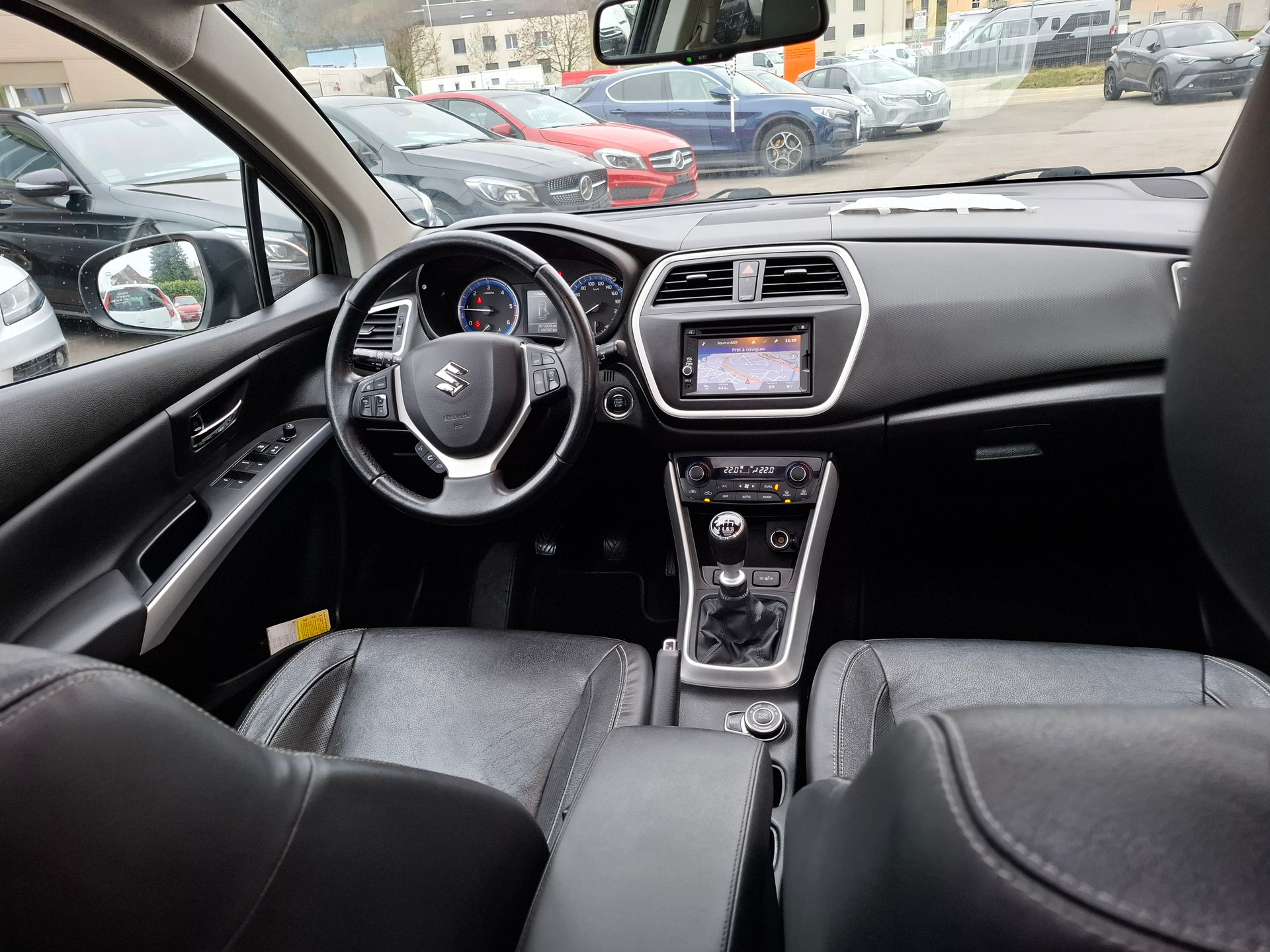 SUZUKI SX4 S-Cross 1.6 TD Sergio Cellano Top 4WD-image-9