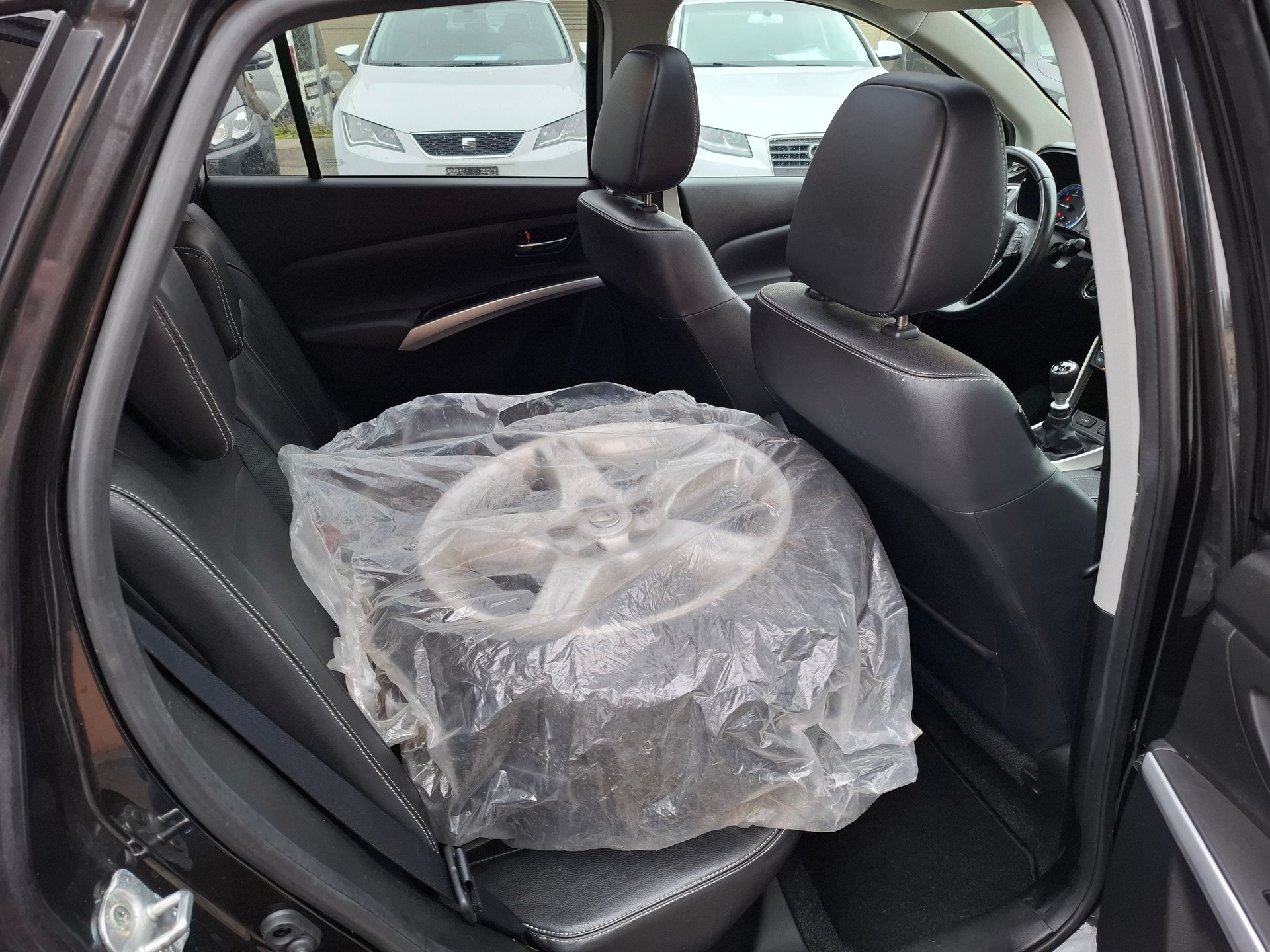 SUZUKI SX4 S-Cross 1.6 TD Sergio Cellano Top 4WD-image-8