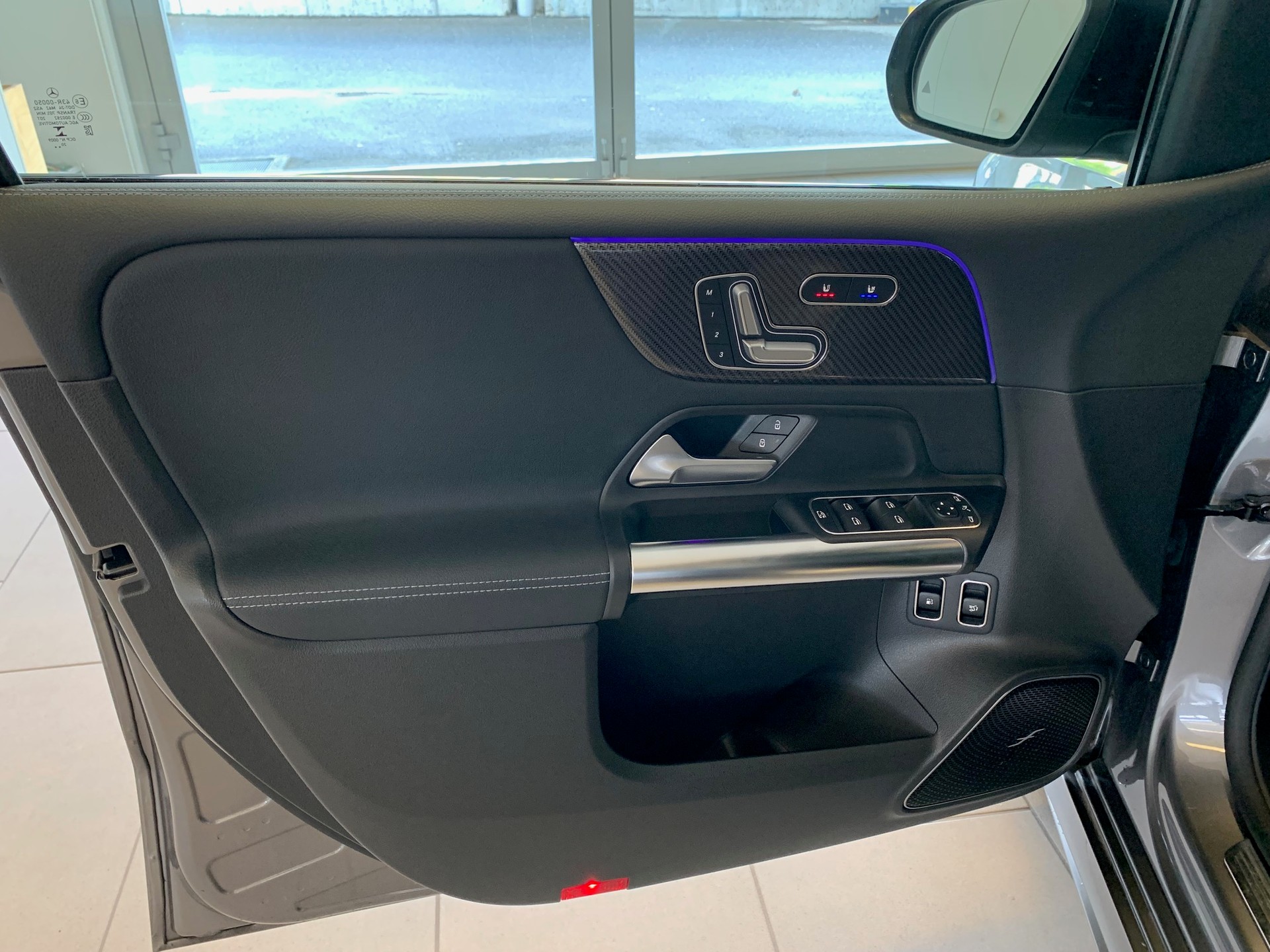 MERCEDES-BENZ B 250 e AMG Line 8G-DCT-image-12