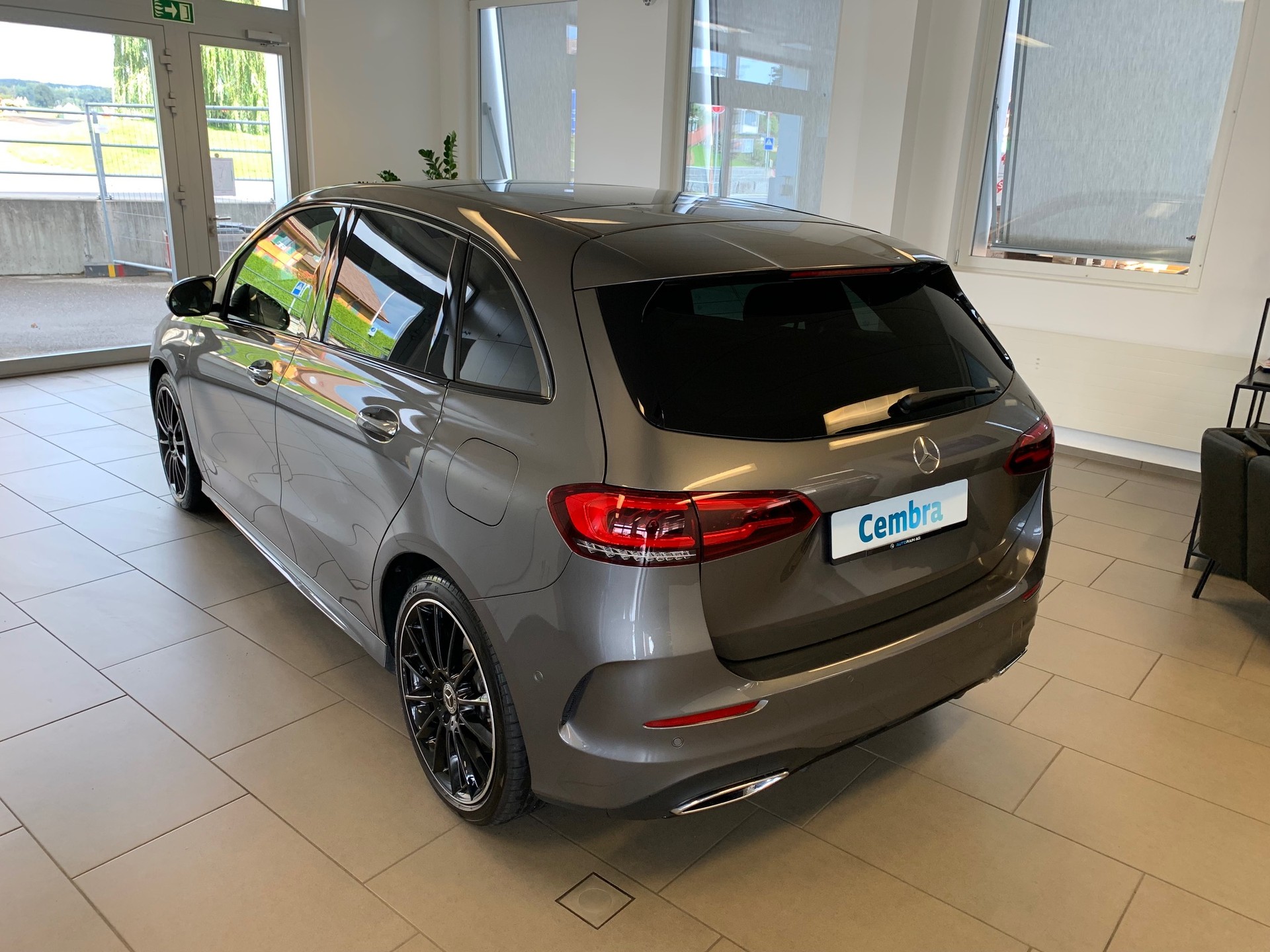 MERCEDES-BENZ B 250 e AMG Line 8G-DCT-showroom-element-3