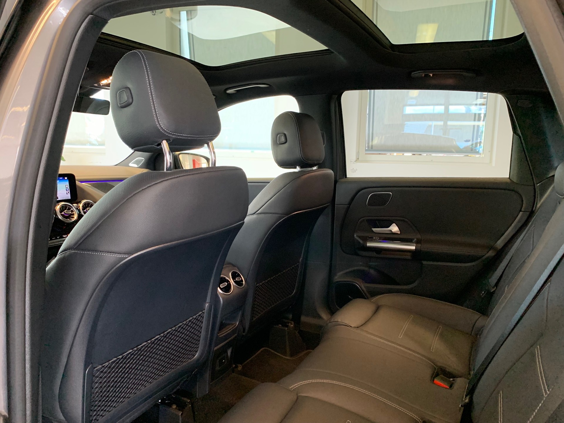 MERCEDES-BENZ B 250 e AMG Line 8G-DCT-image-14