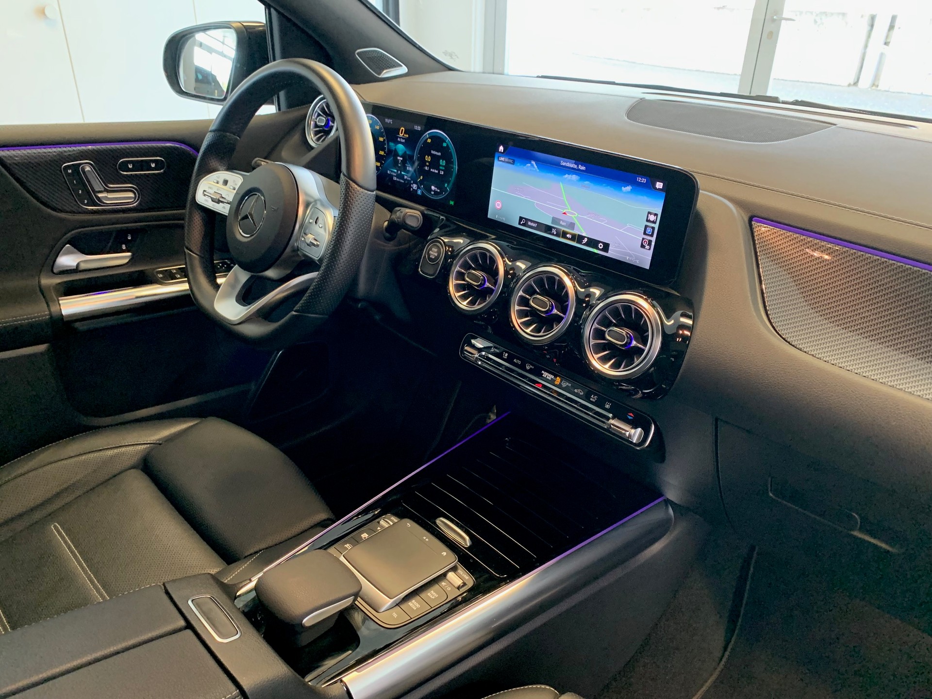 MERCEDES-BENZ B 250 e AMG Line 8G-DCT-image-8