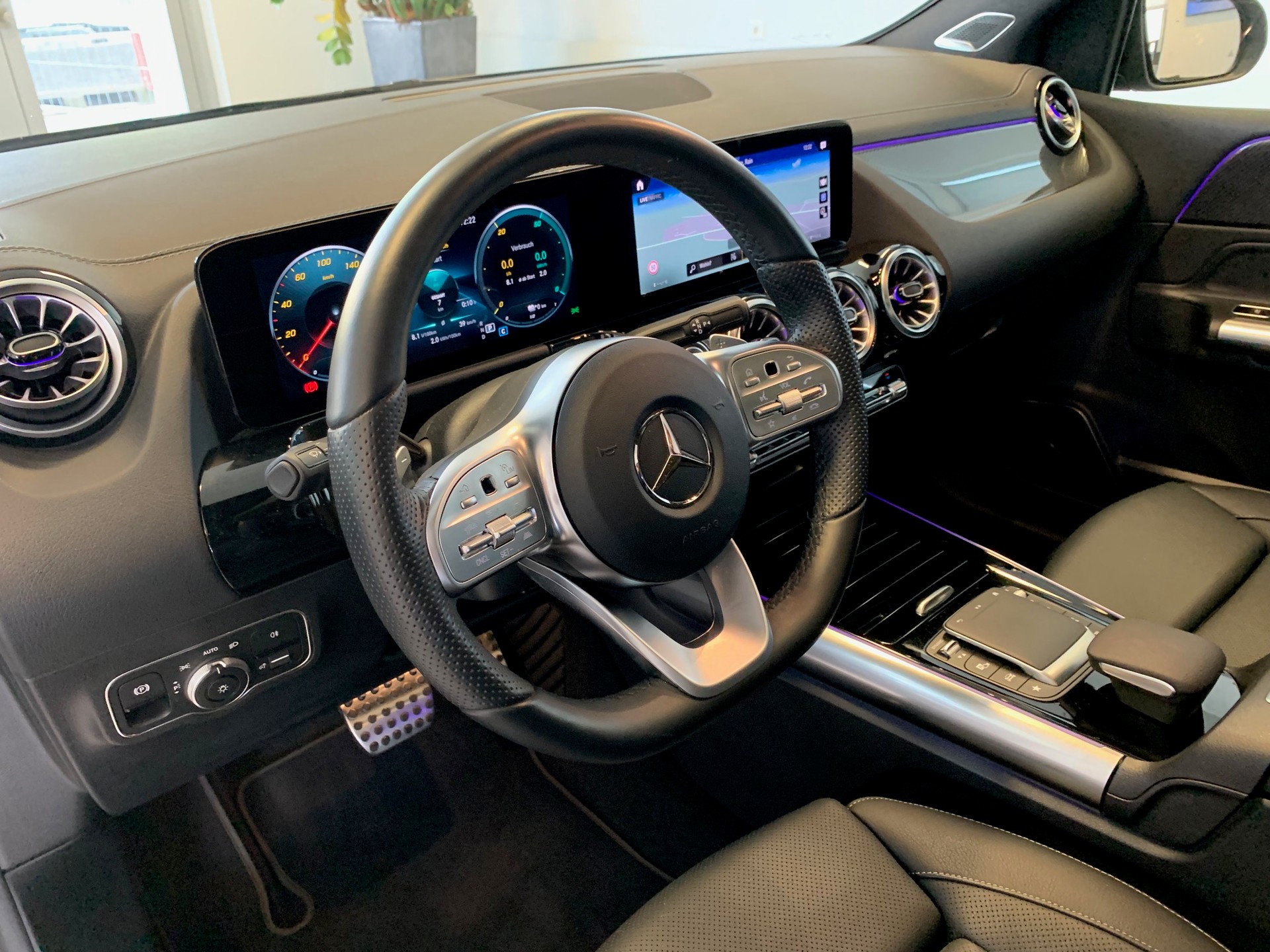 MERCEDES-BENZ B 250 e AMG Line 8G-DCT-image-5