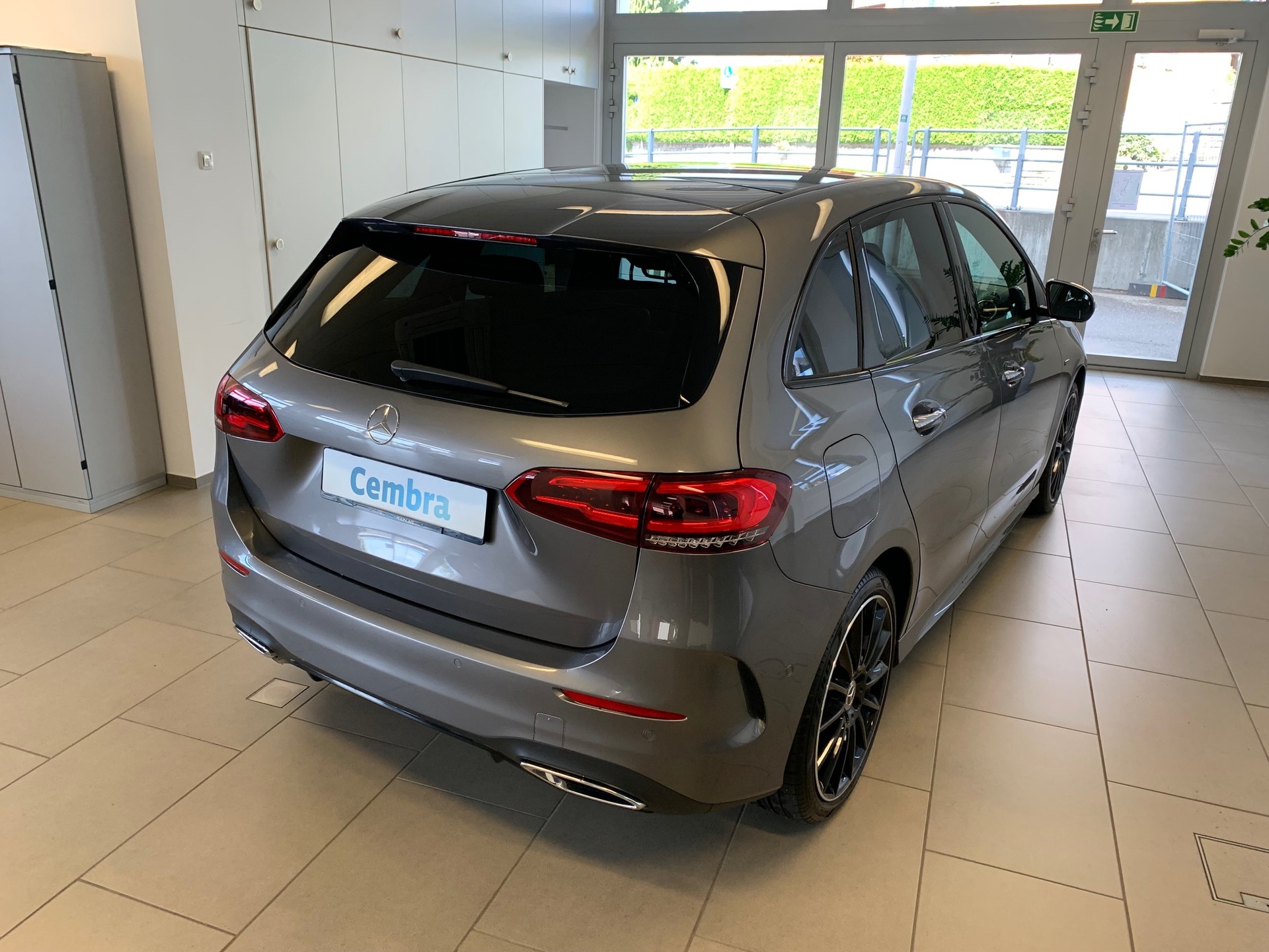 MERCEDES-BENZ B 250 e AMG Line 8G-DCT-showroom-element-2