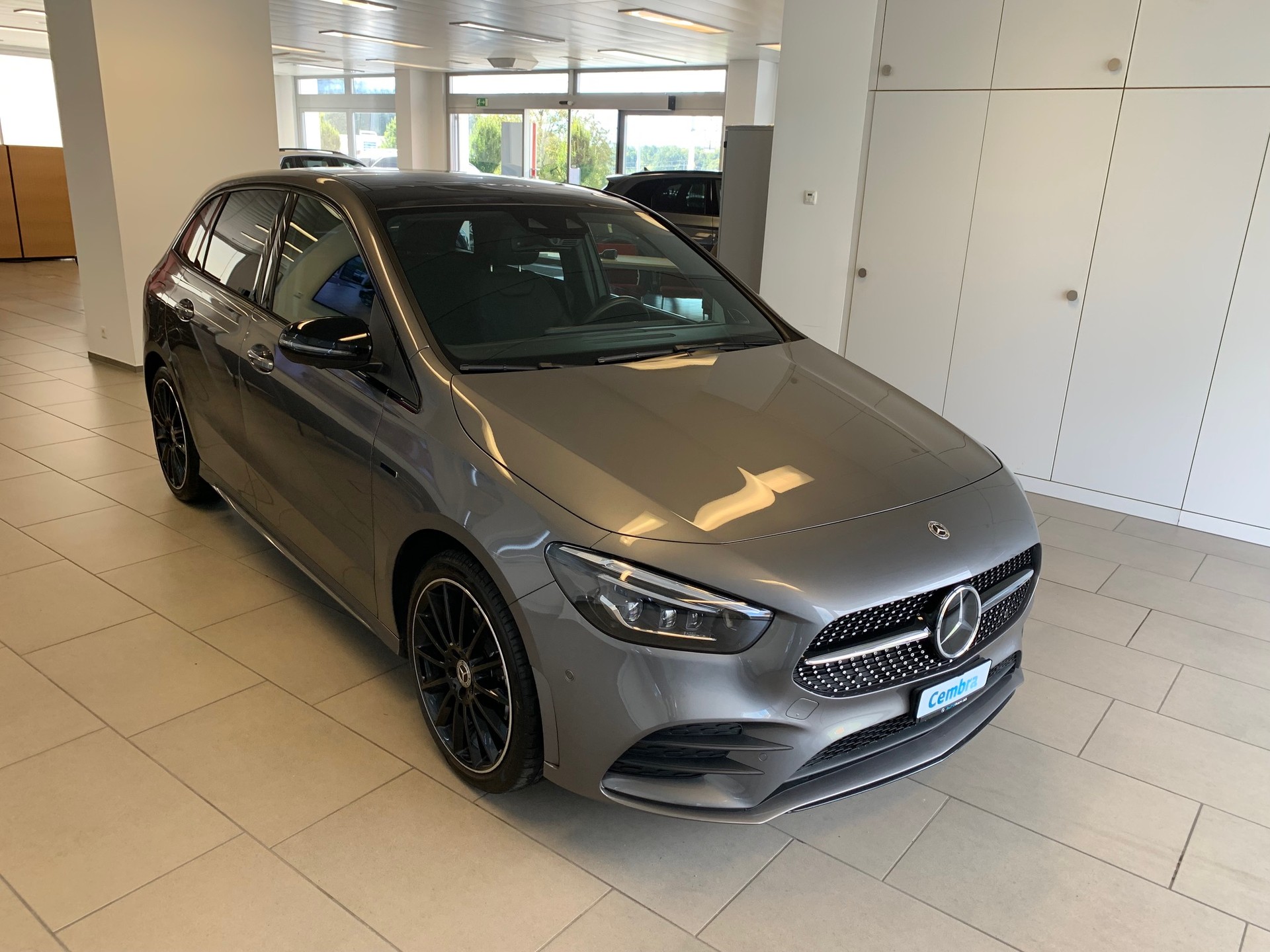 MERCEDES-BENZ B 250 e AMG Line 8G-DCT-showroom-element-1