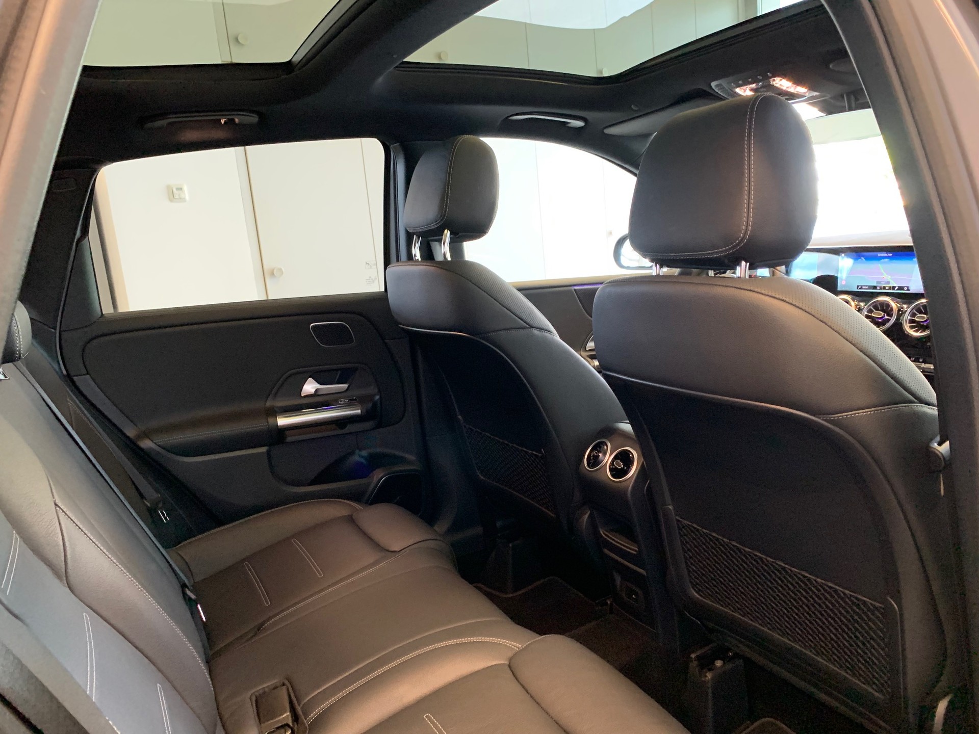 MERCEDES-BENZ B 250 e AMG Line 8G-DCT-image-15
