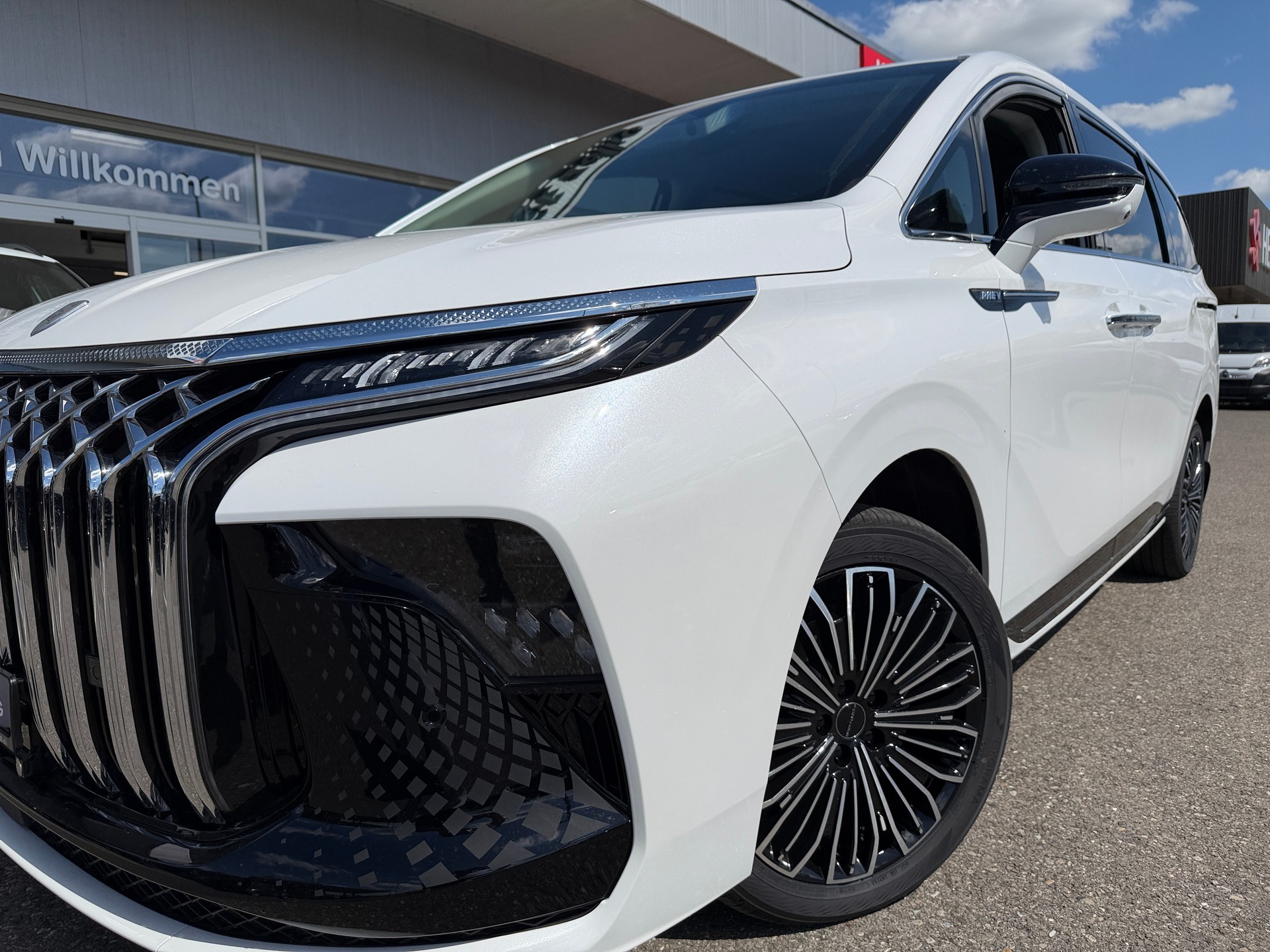 FORTHING 9 1.5T PHEV 7 Sitze Full Option Plugin-showroom-element-1