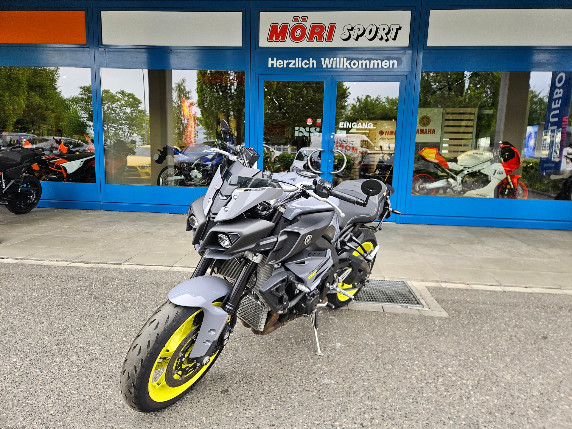 YAMAHA MT-10 ABS-showroom-element-2