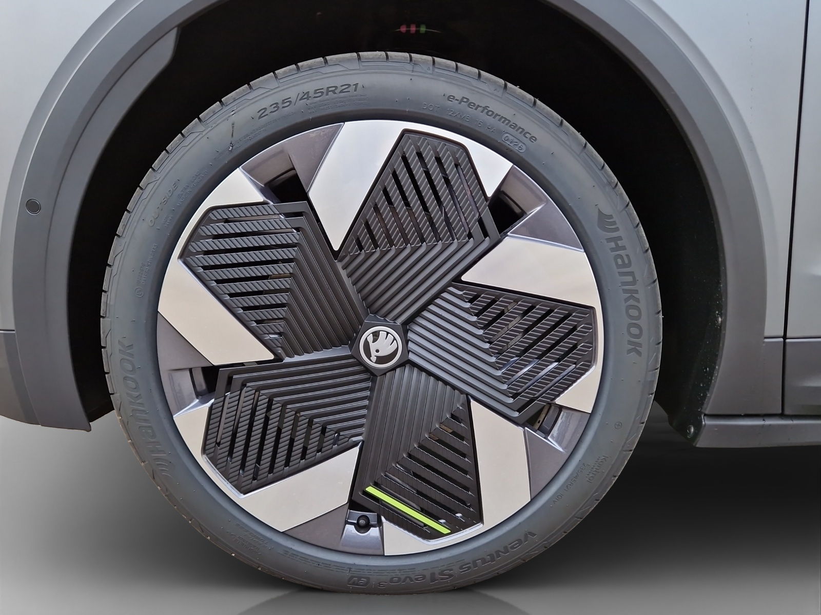 SKODA Elroq RS Matt Edition 4x4-image-12