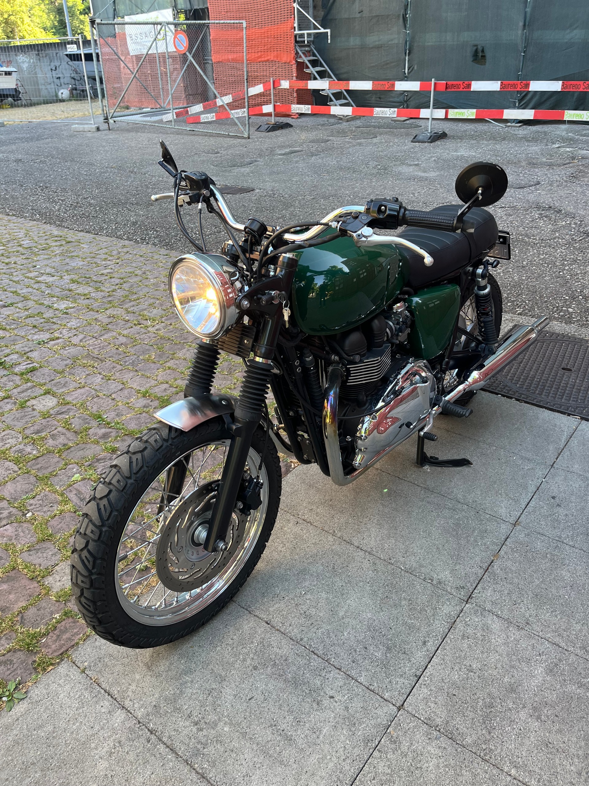 TRIUMPH Bonneville 900 i T 100-image-4