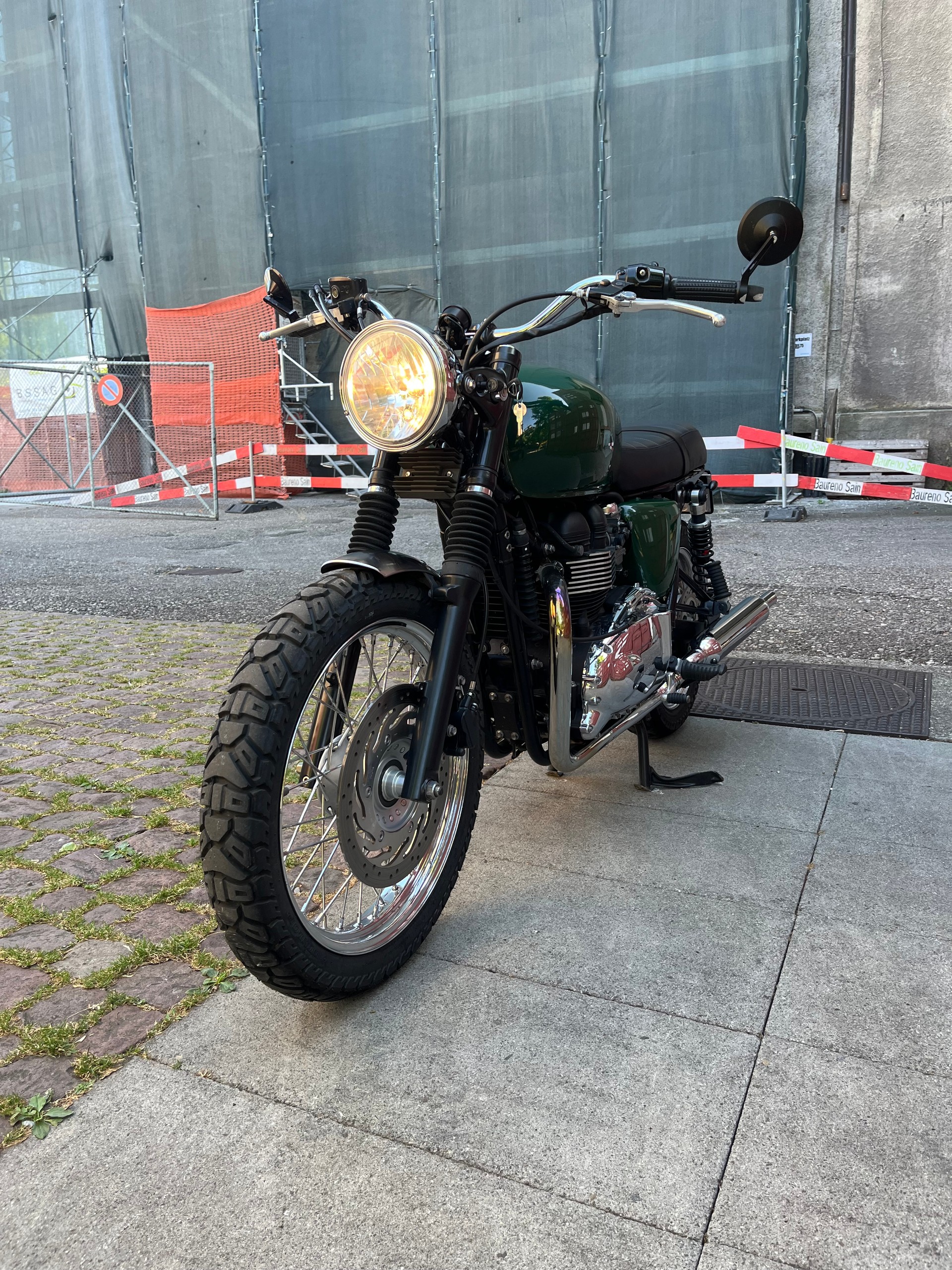 TRIUMPH Bonneville 900 i T 100-image-7