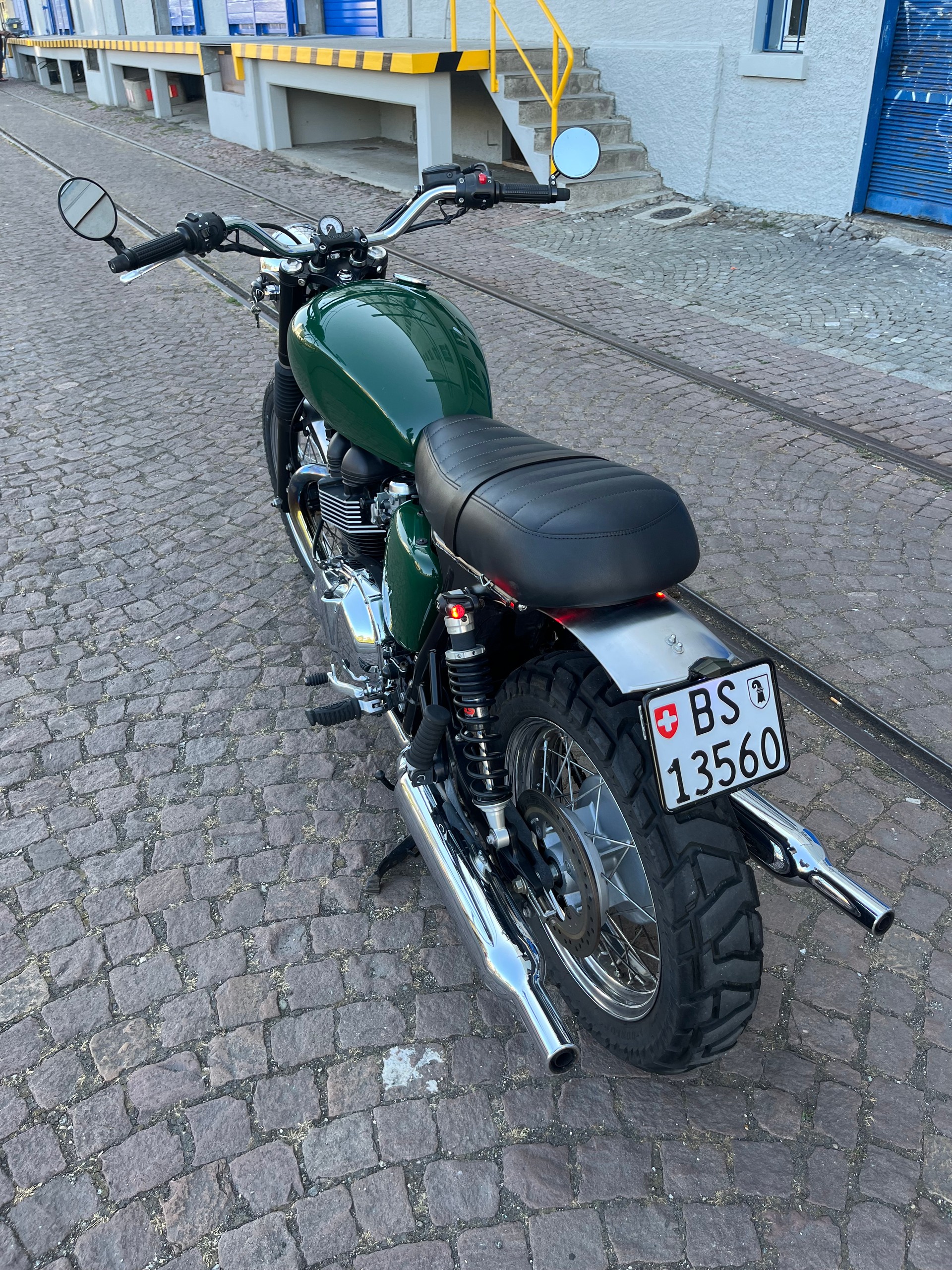 TRIUMPH Bonneville 900 i T 100-image-1