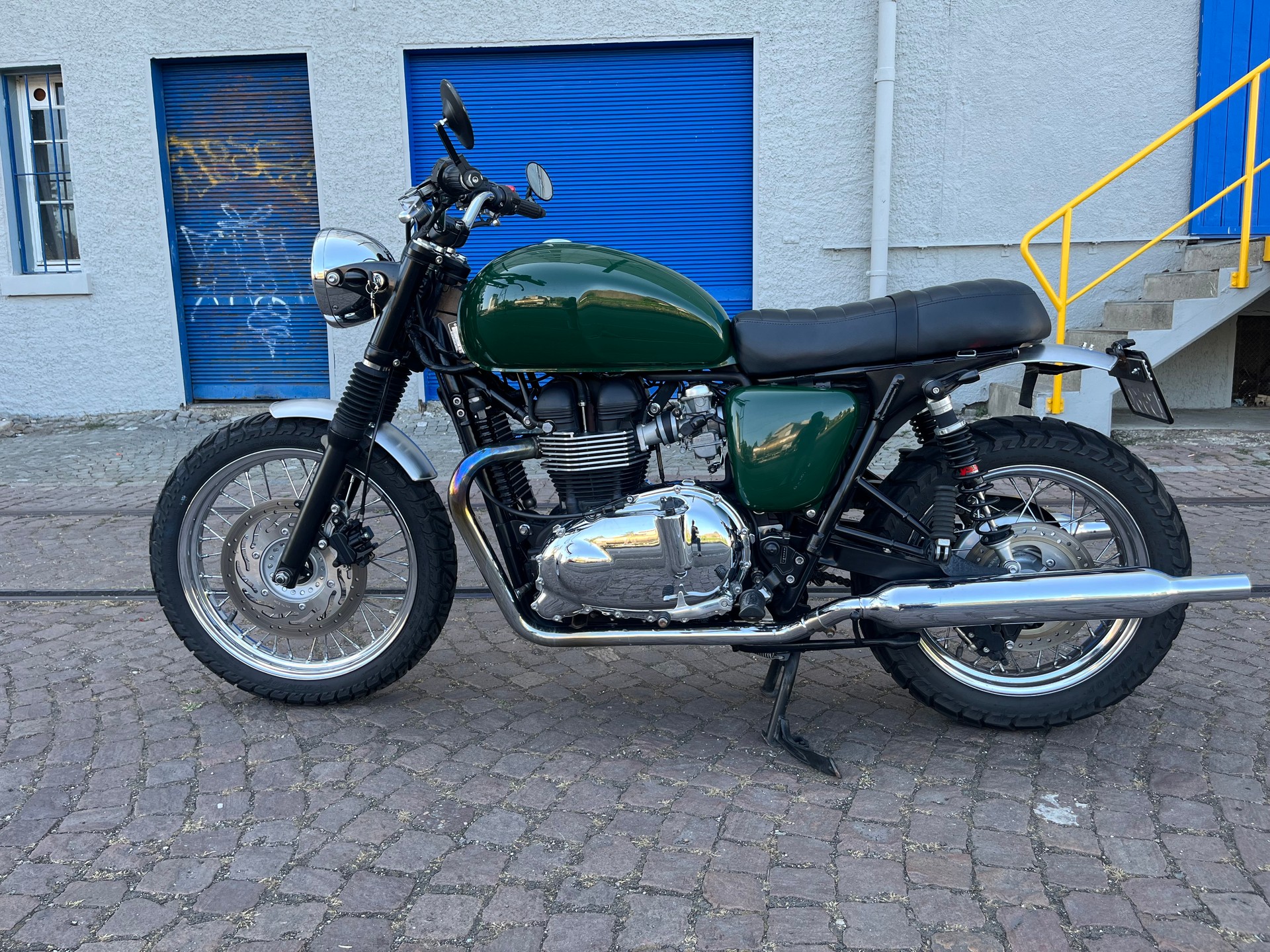 TRIUMPH Bonneville 900 i T 100-image-3