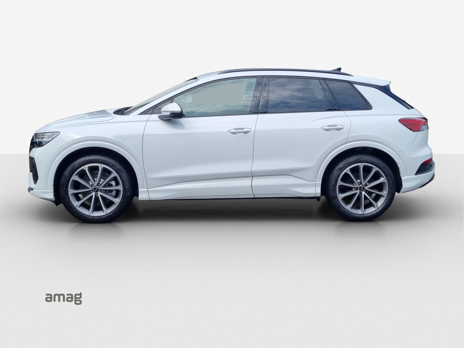 AUDI Q4 e-tron 45 Edition Swiss Ski quattro-showroom-element-1