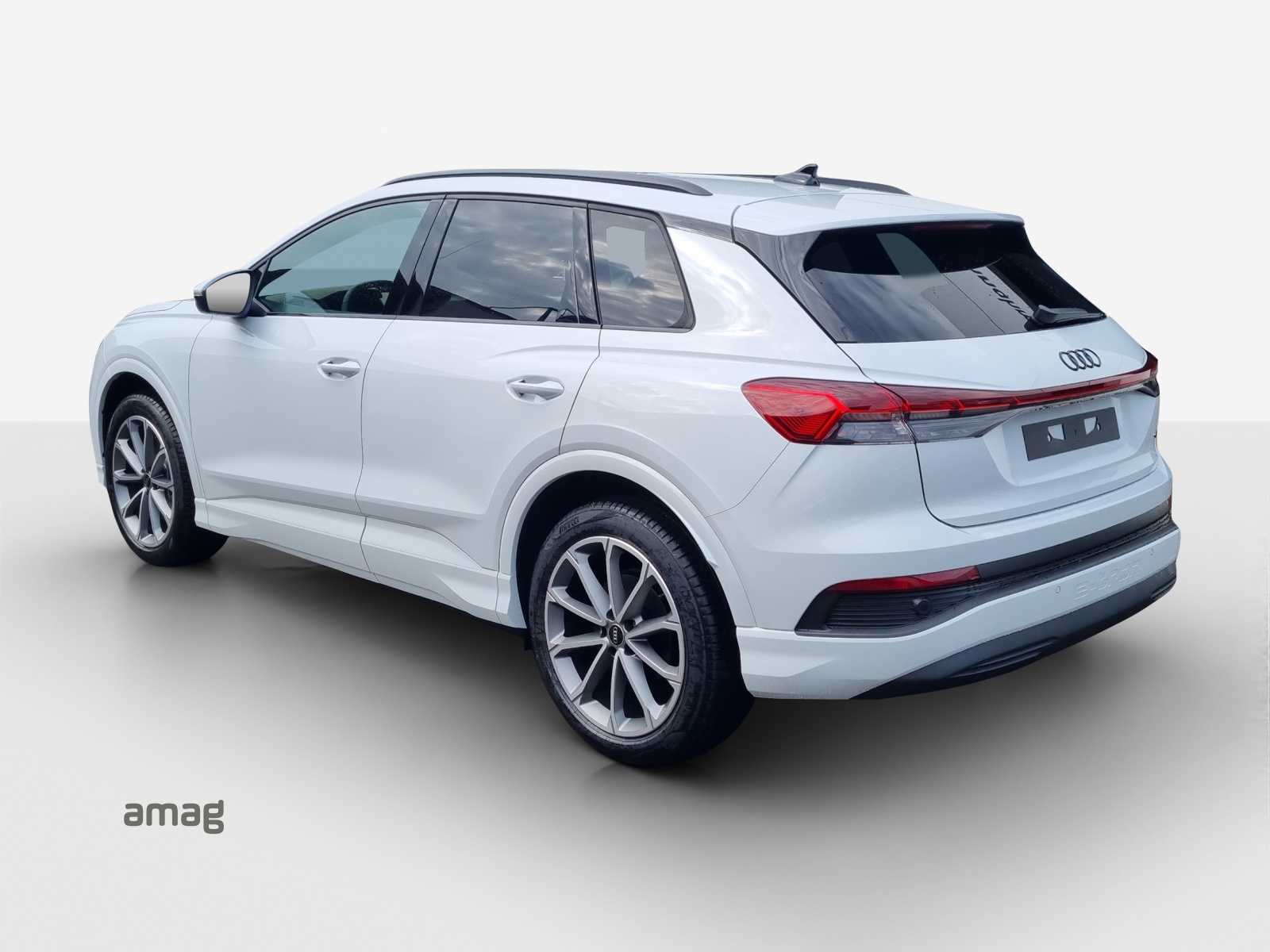AUDI Q4 e-tron 45 Edition Swiss Ski quattro-showroom-element-2