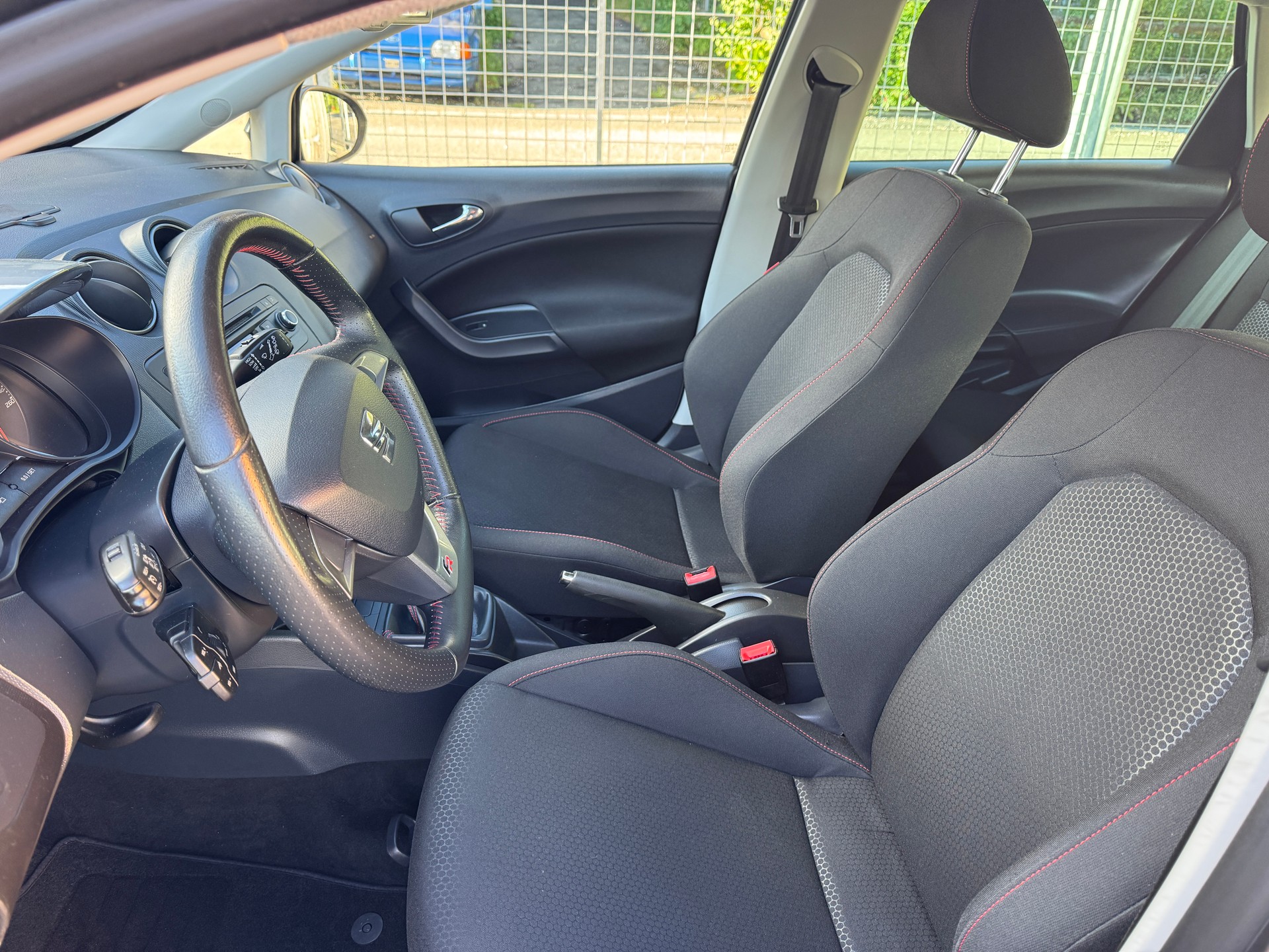 SEAT IBIZA 1.6 TDI ST FR-image-5