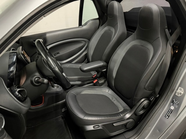 SMART fortwo Cabrio Brabus 109 twinmatic-image-17