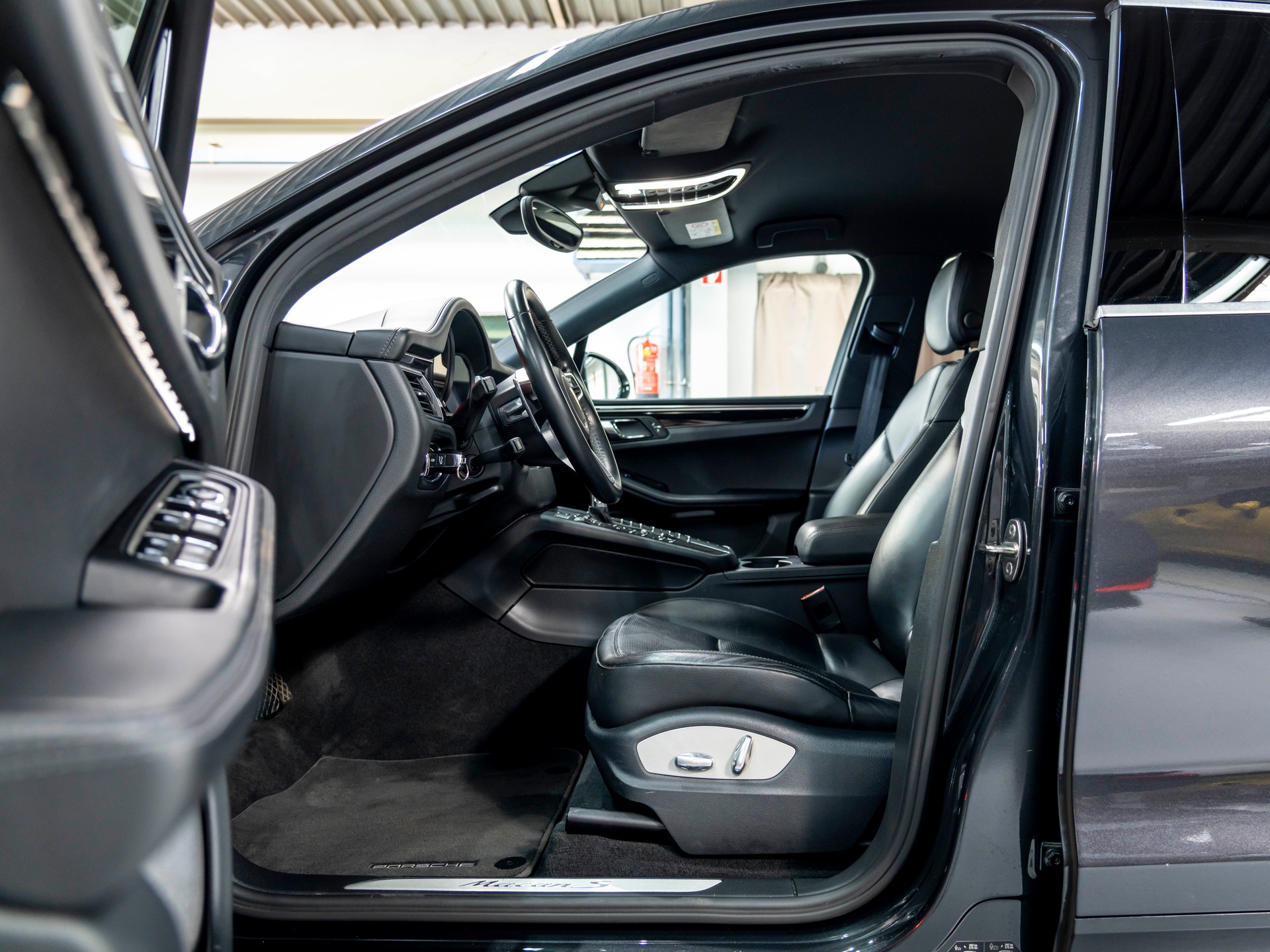 PORSCHE Macan S PDK-image-17