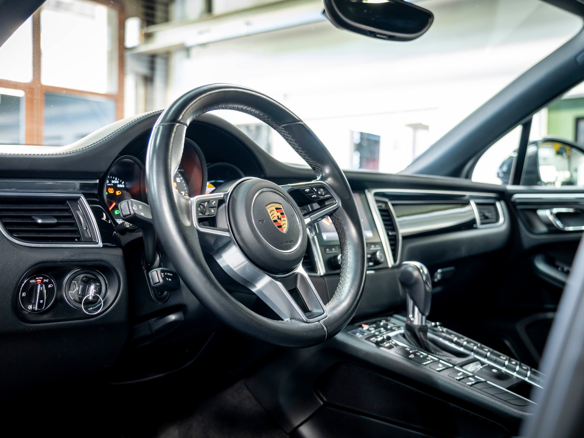 PORSCHE Macan S PDK-image-14