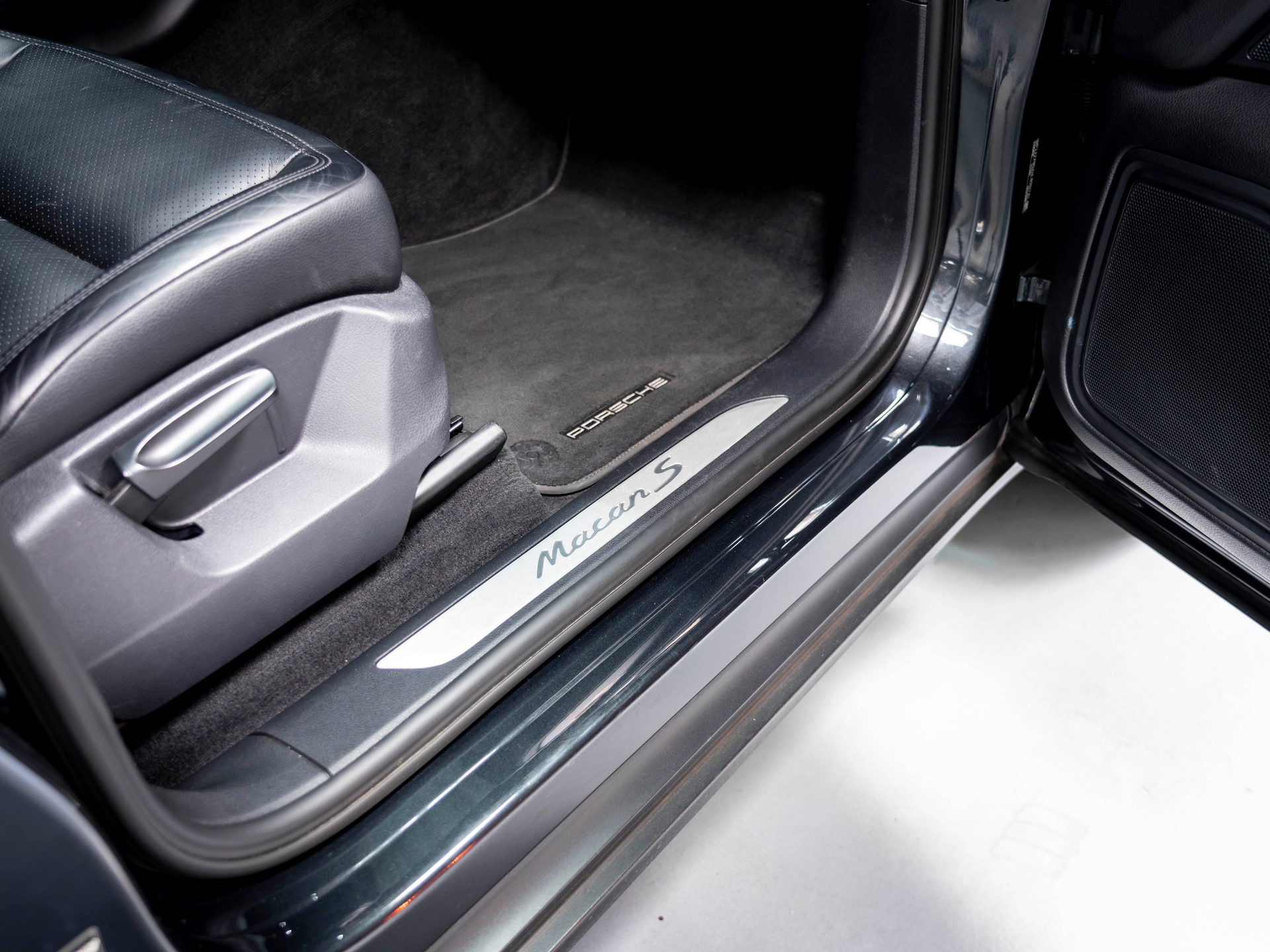 PORSCHE Macan S PDK-image-26