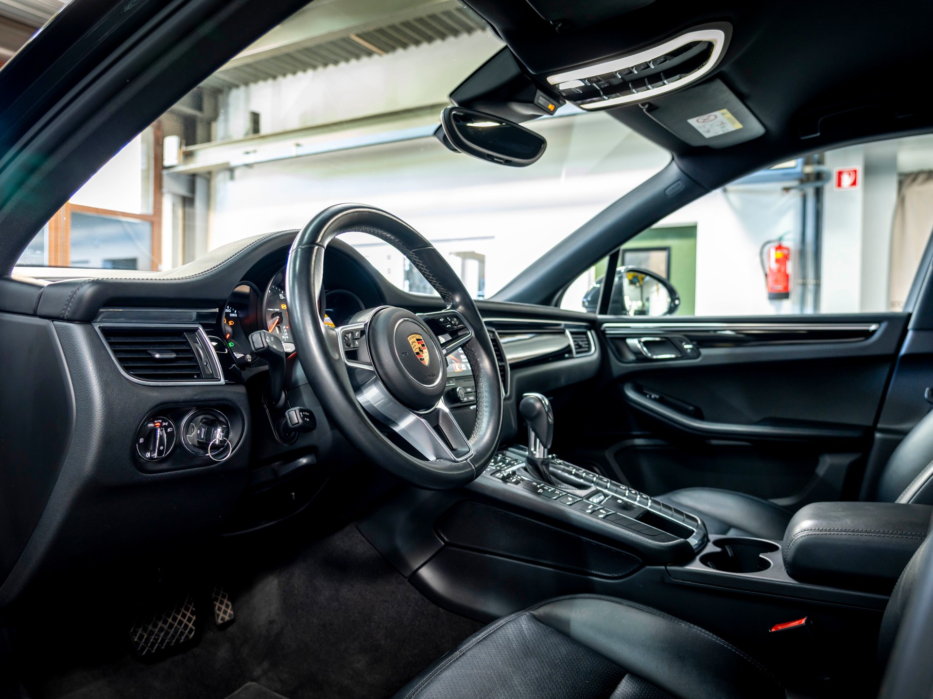 PORSCHE Macan S PDK-image-13