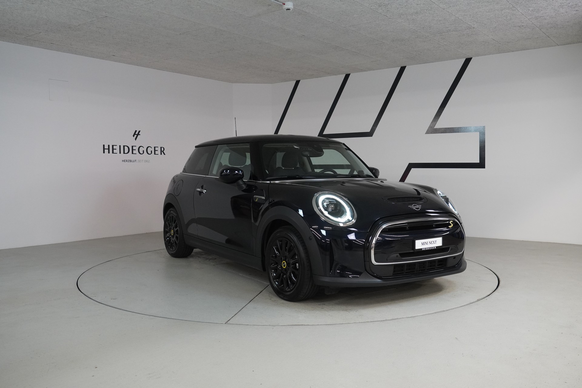 MINI Cooper SE-showroom-element-3