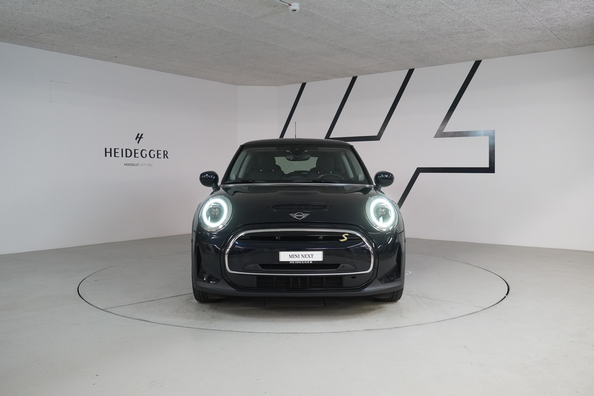 MINI Cooper SE-showroom-element-2