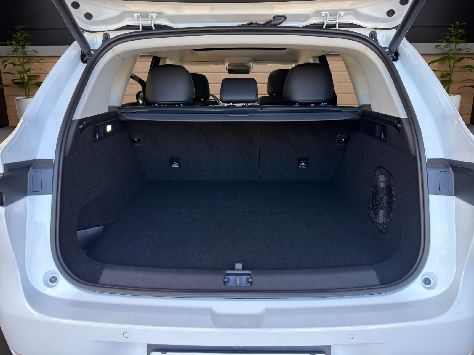 LEAPMOTOR C10 82kWh AWD Design-image-8