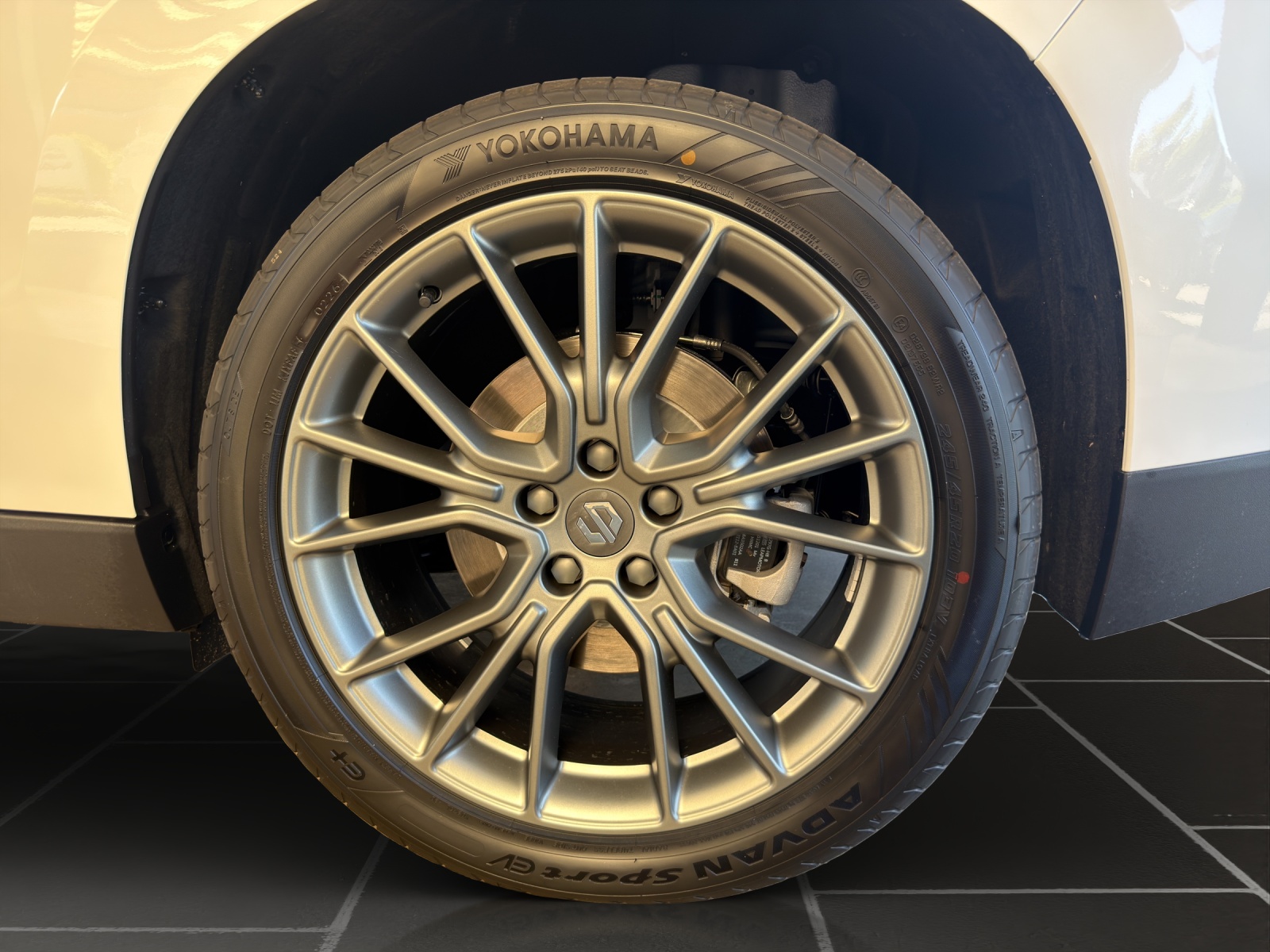 LEAPMOTOR C10 82kWh AWD Design-image-9
