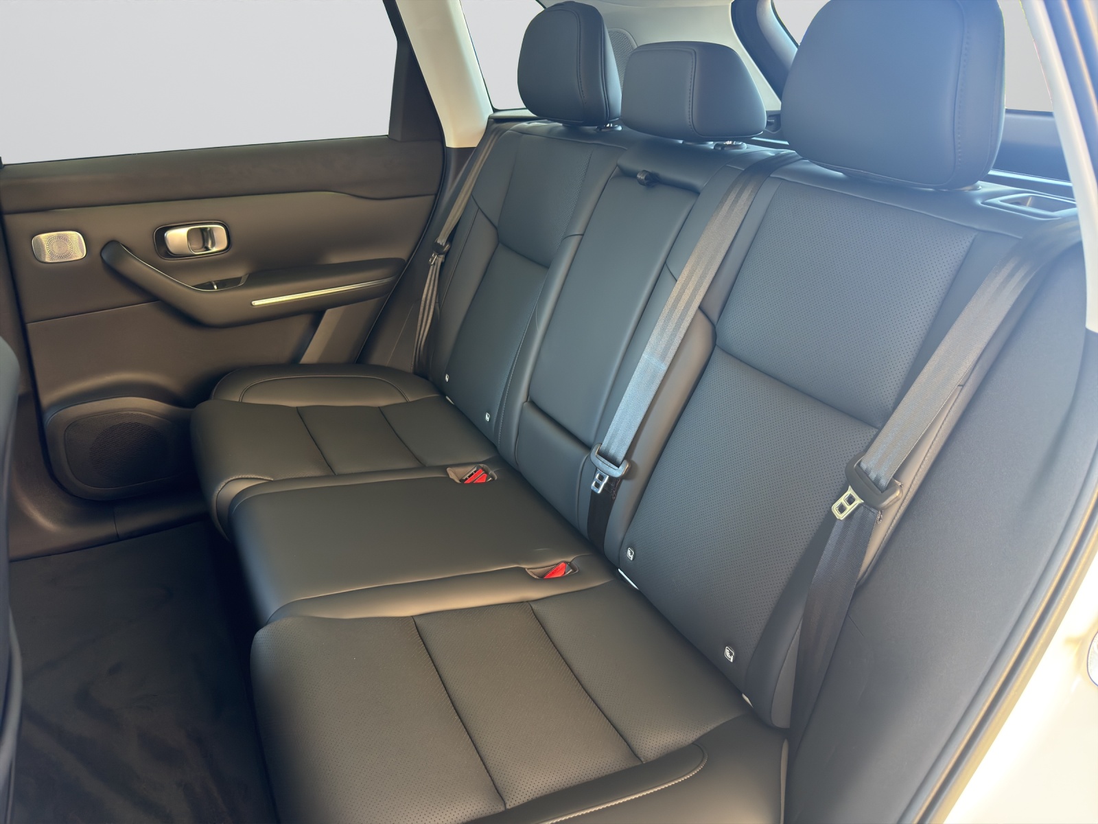 LEAPMOTOR C10 82kWh AWD Design-image-7