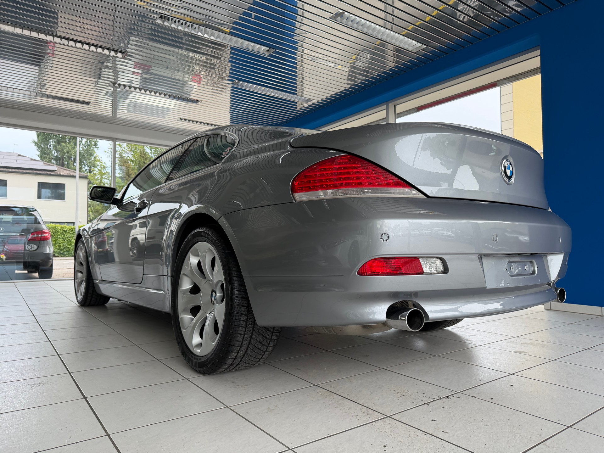 BMW 645i-image-8