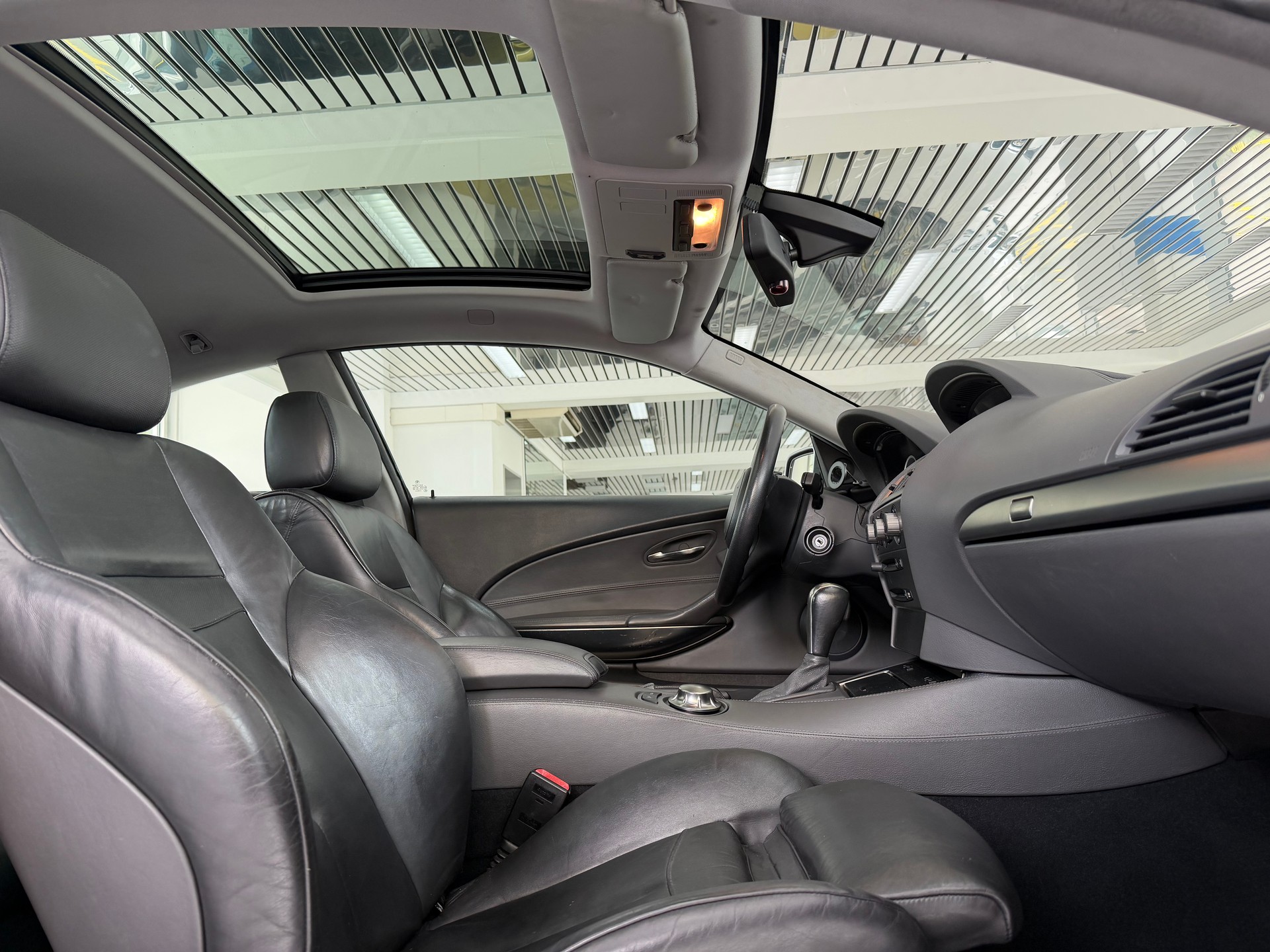 BMW 645i-image-15