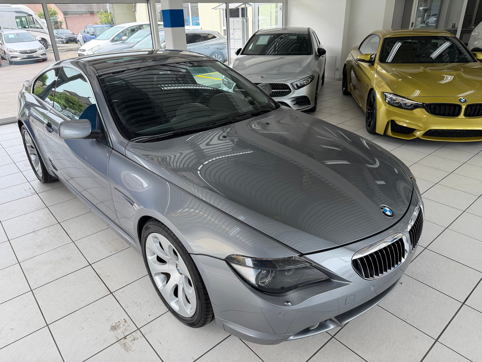 BMW 645i-showroom-element-2