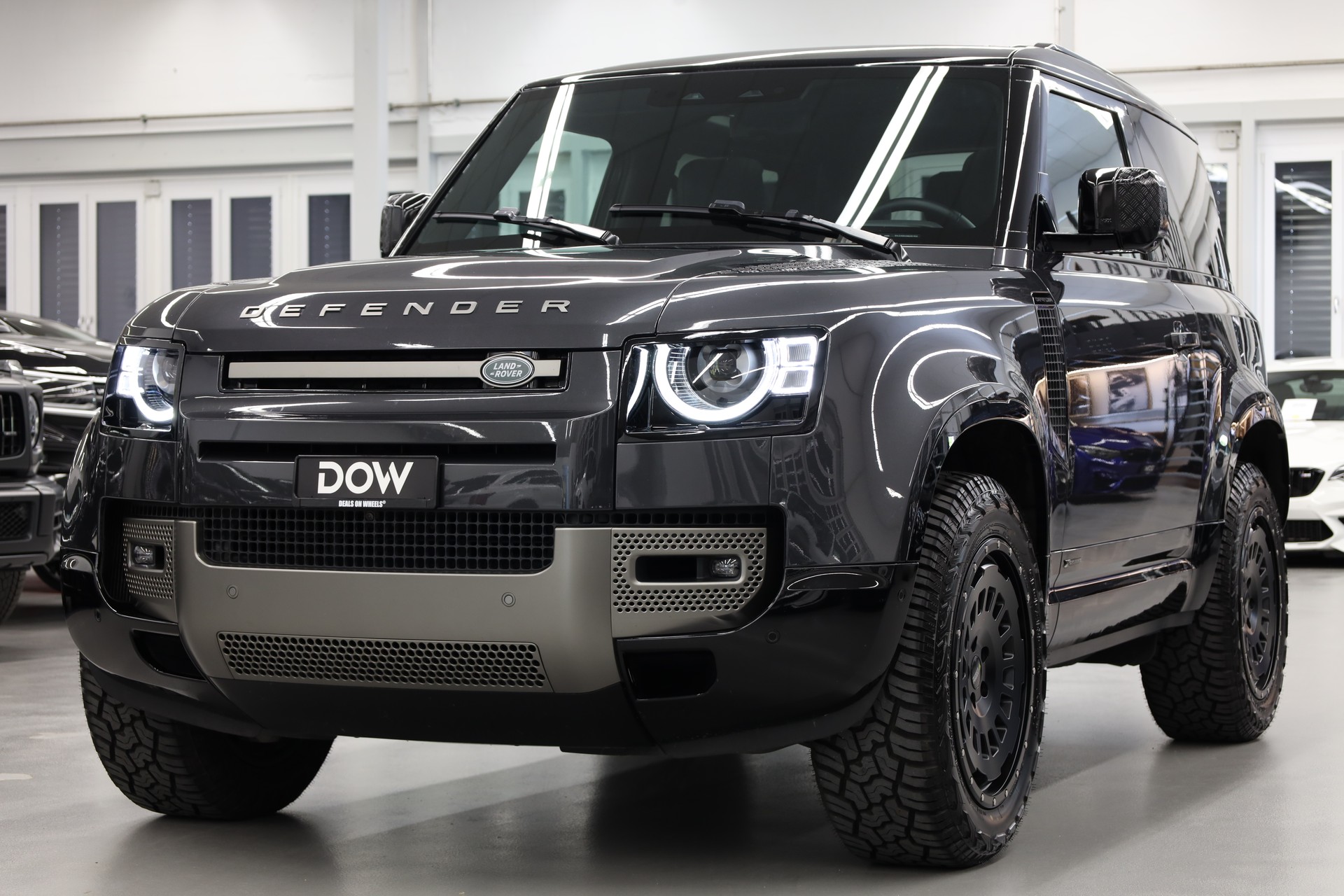 LAND ROVER Defender 90 3.0 I6 X-Dynamic HSE-showroom-element-2