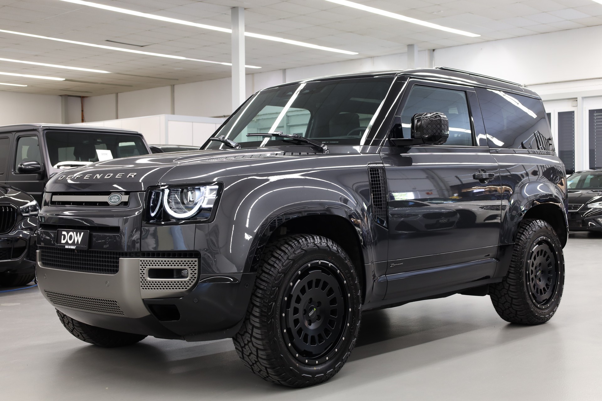 LAND ROVER Defender 90 3.0 I6 X-Dynamic HSE-showroom-element-3