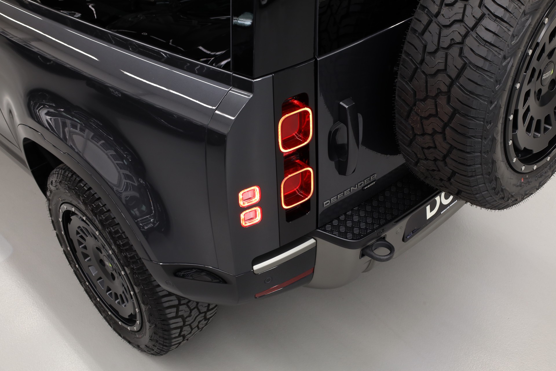 LAND ROVER Defender 90 3.0 I6 X-Dynamic HSE-image-9