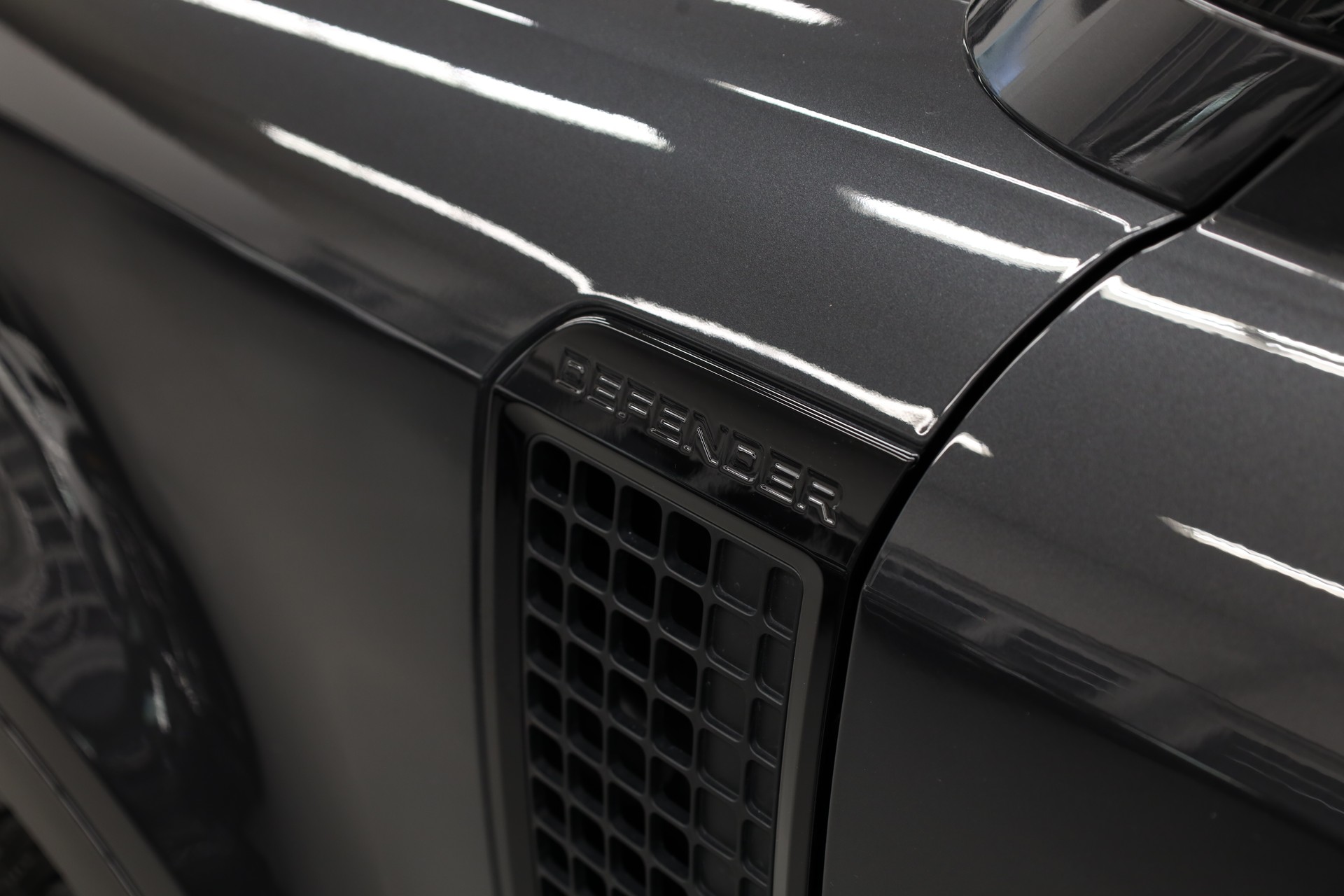 LAND ROVER Defender 90 3.0 I6 X-Dynamic HSE-image-12