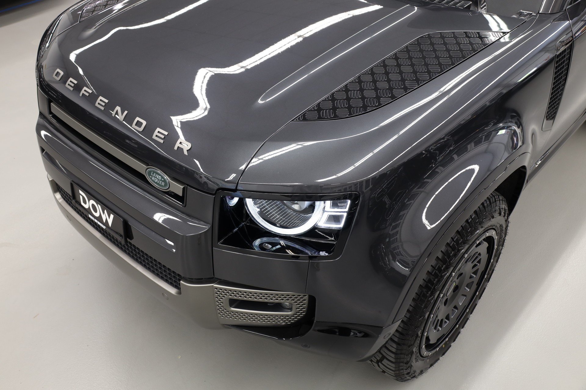 LAND ROVER Defender 90 3.0 I6 X-Dynamic HSE-image-8