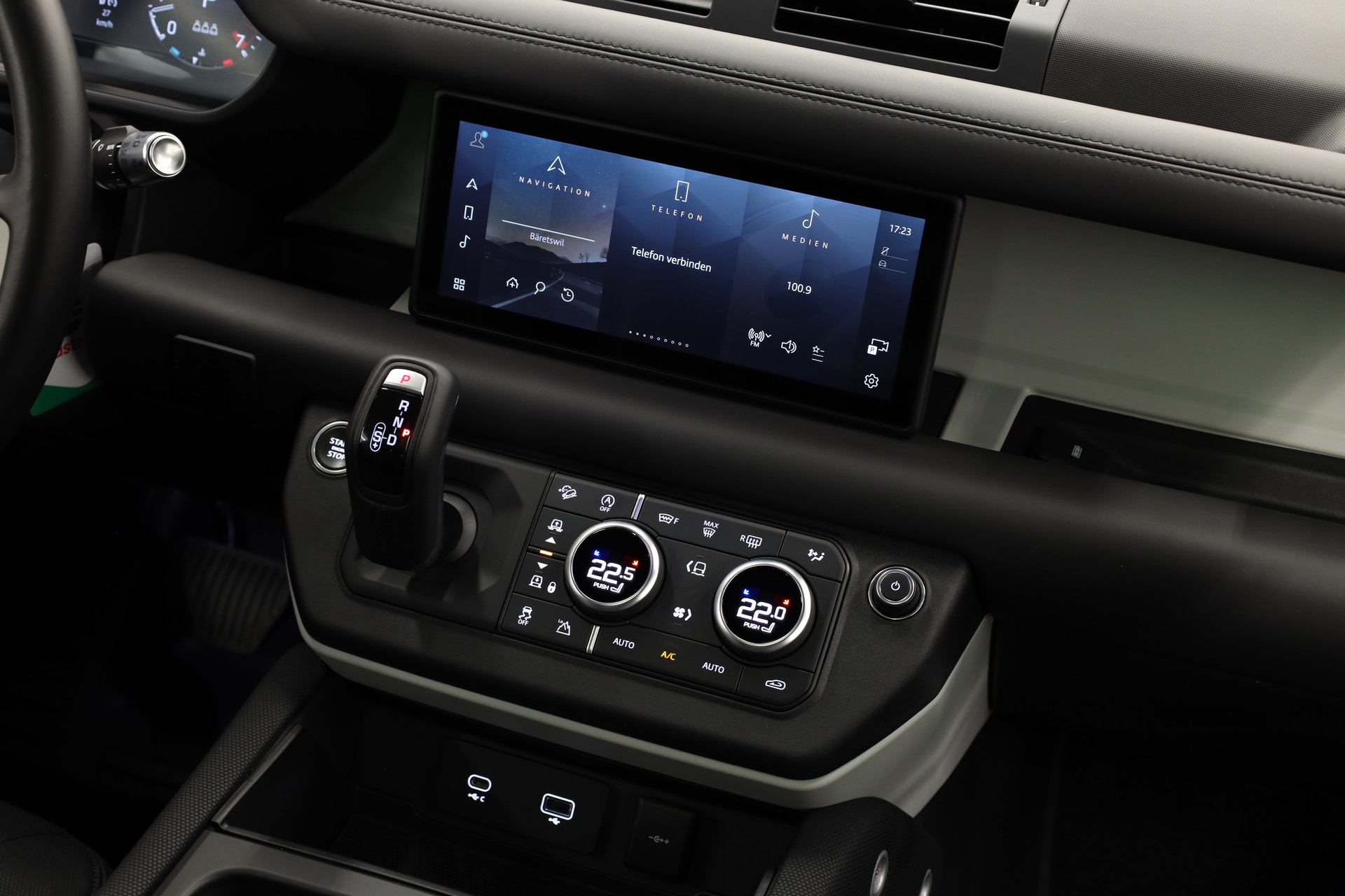 LAND ROVER Defender 90 3.0 I6 X-Dynamic HSE-image-25